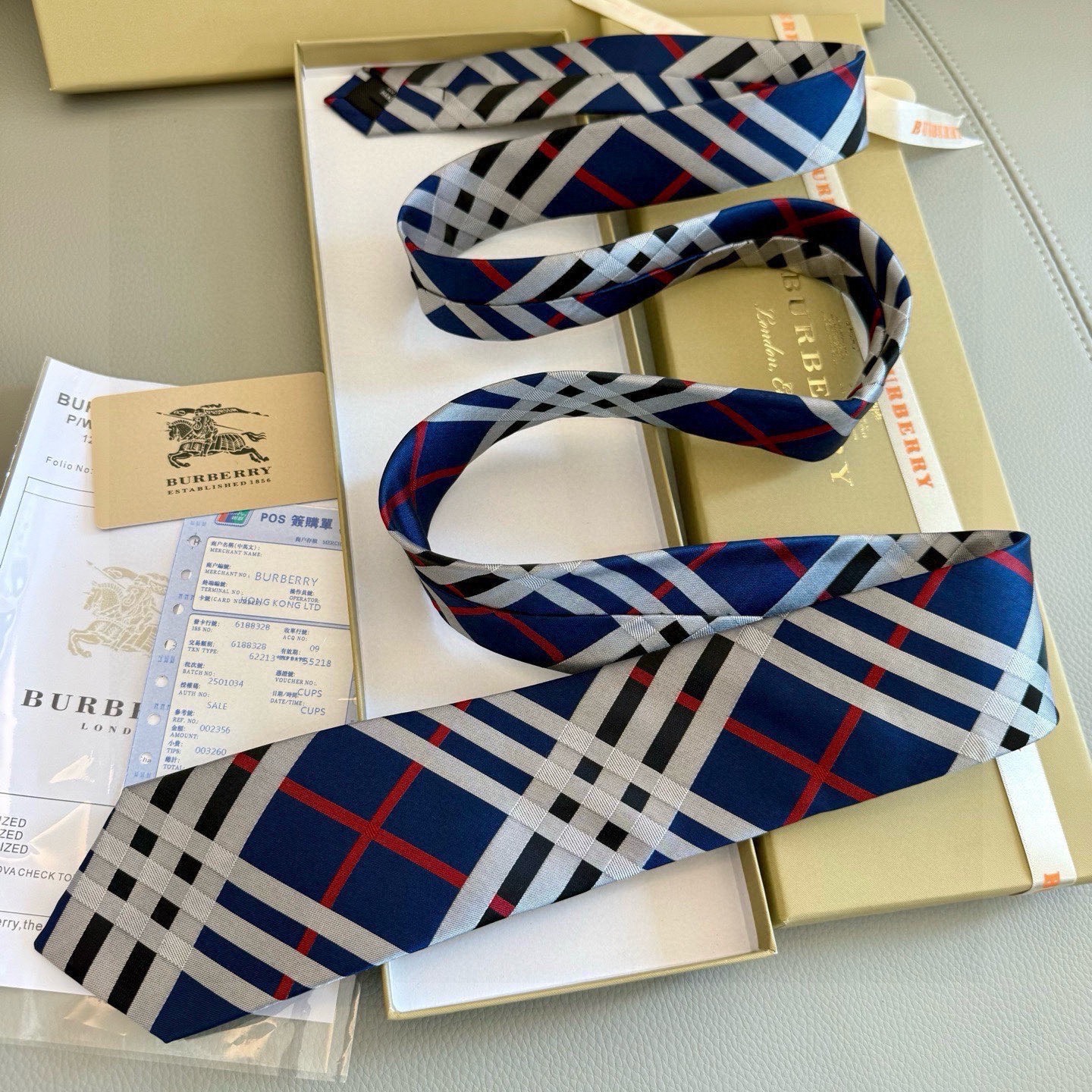 🌾B家专柜同步💖💖👔👔男士【英伦格纹领带】，稀有😻😻展现精湛手工与时尚优雅的理想选择，这款采用B家最具标