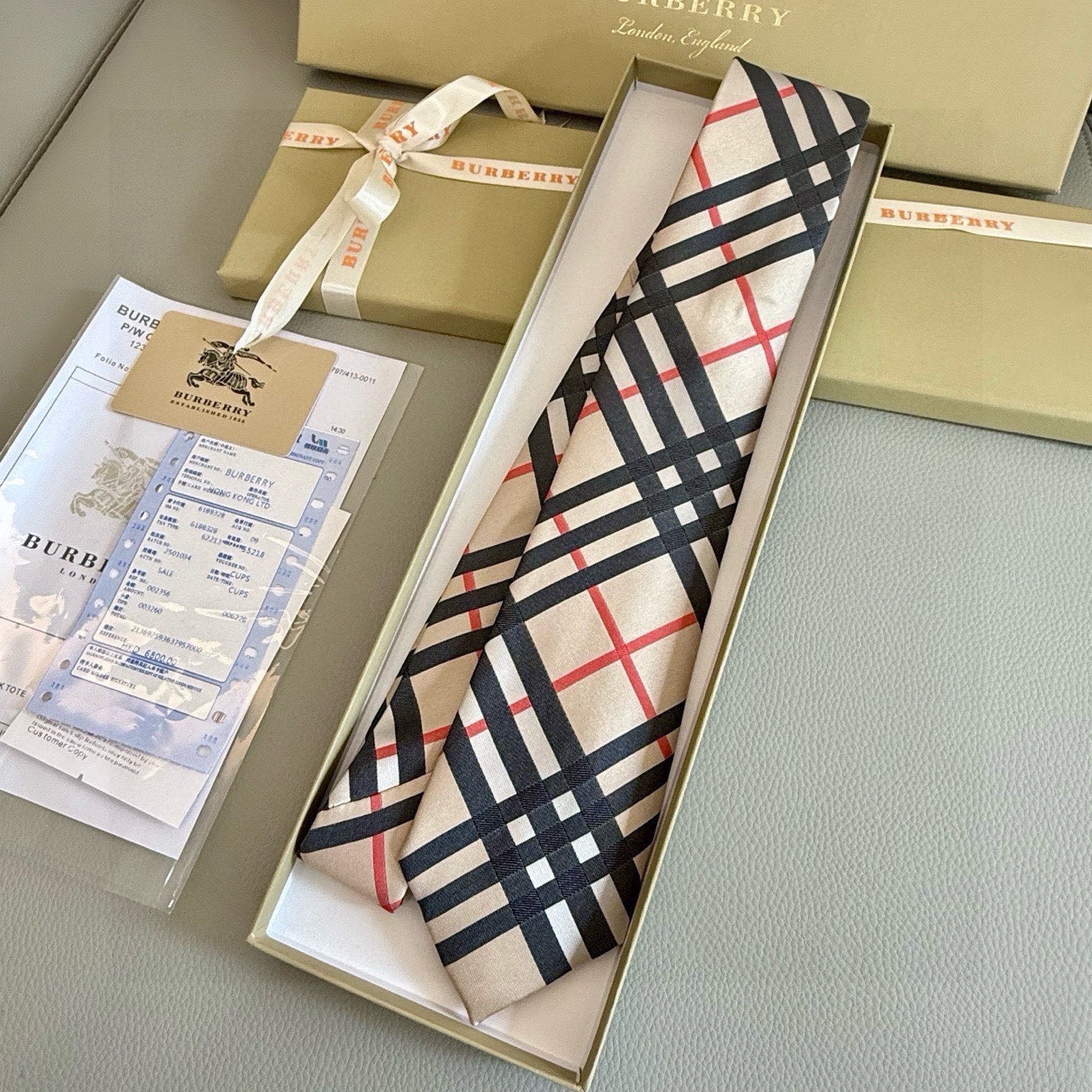 🌾B家专柜同步💖💖👔👔男士【英伦格纹领带】，稀有😻😻展现精湛手工与时尚优雅的理想选择，这款采用B家最具标