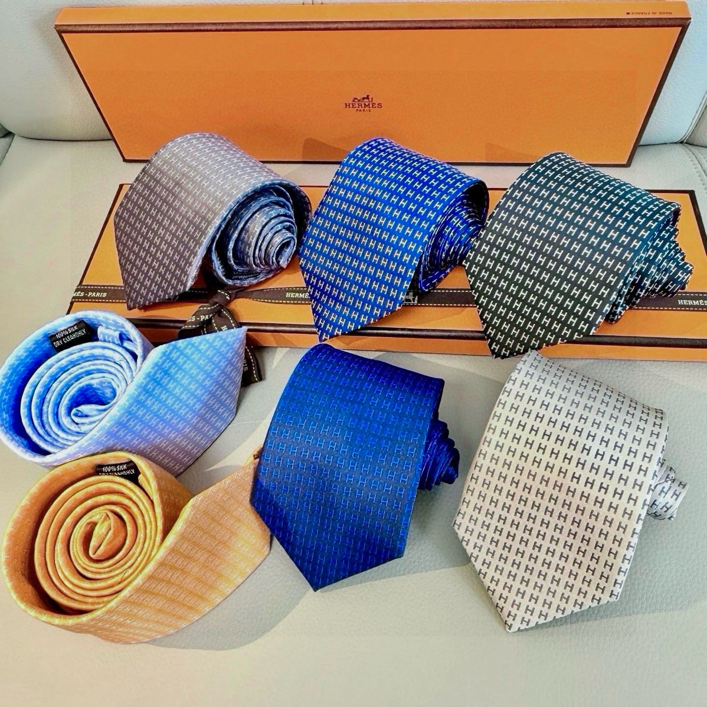 🌾男士新款领带系列【H字母图案领带】👔👔，稀有H家每年都有一千条不同印花的领带面世，从最初的多以几何图案