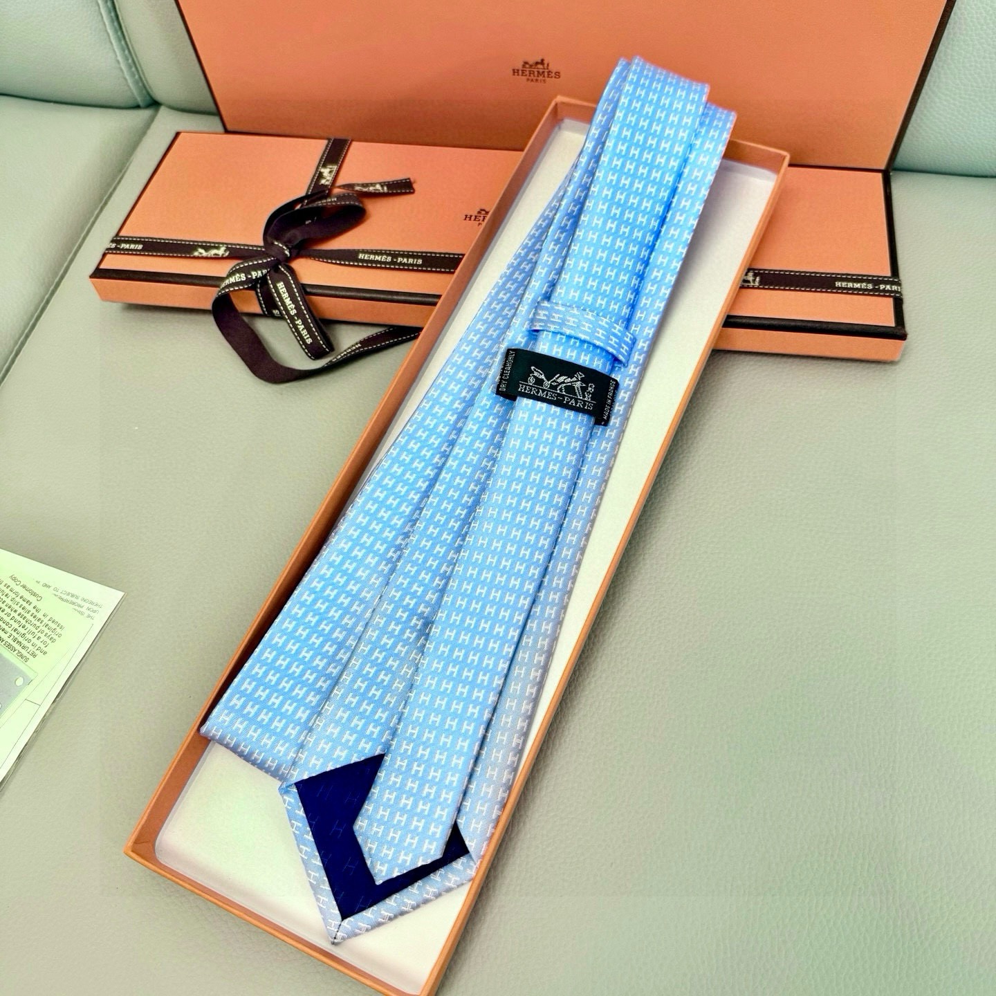 🌾男士新款领带系列【H字母图案领带】👔👔，稀有H家每年都有一千条不同印花的领带面世，从最初的多以几何图案