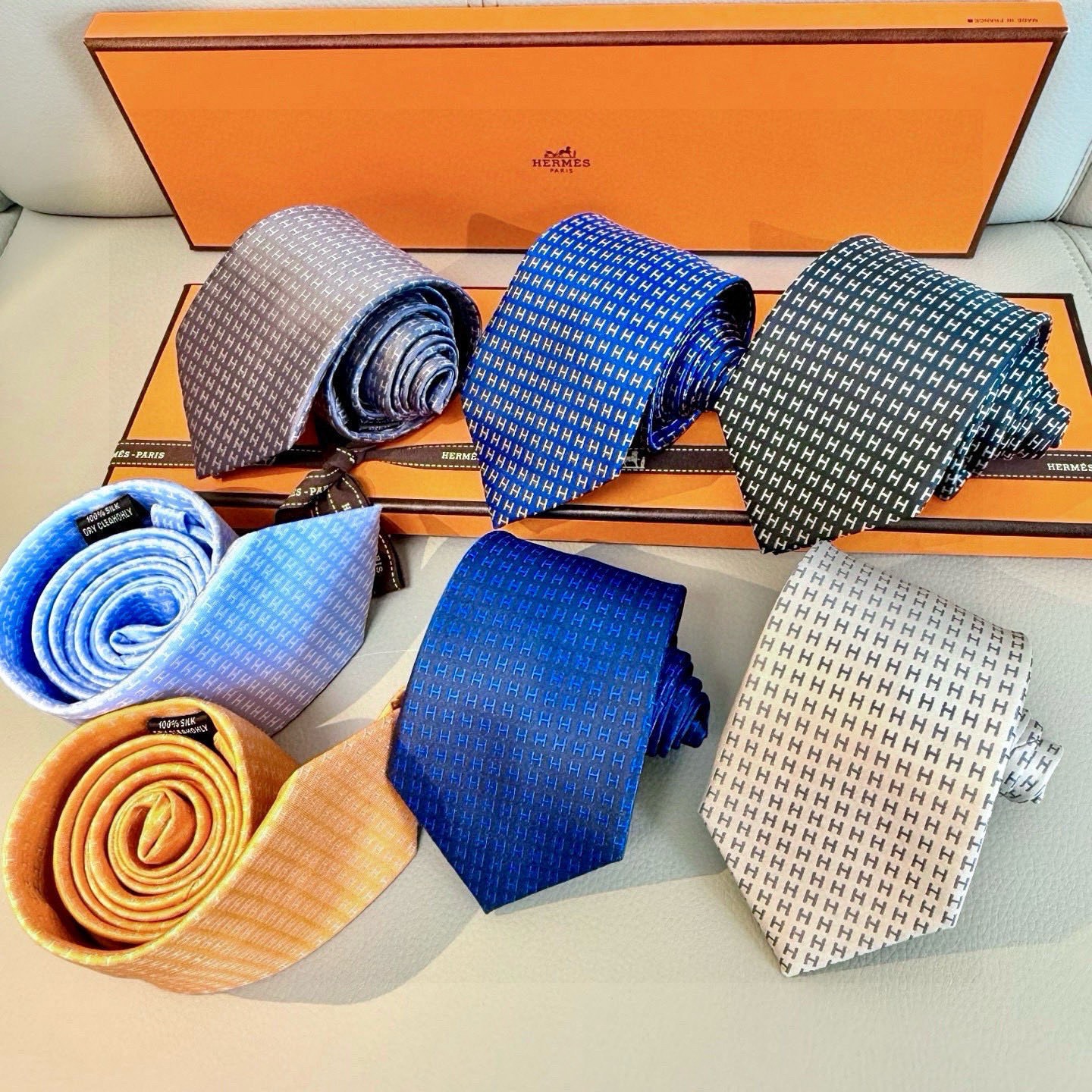 🌾男士新款领带系列【H字母图案领带】👔👔，稀有H家每年都有一千条不同印花的领带面世，从最初的多以几何图案