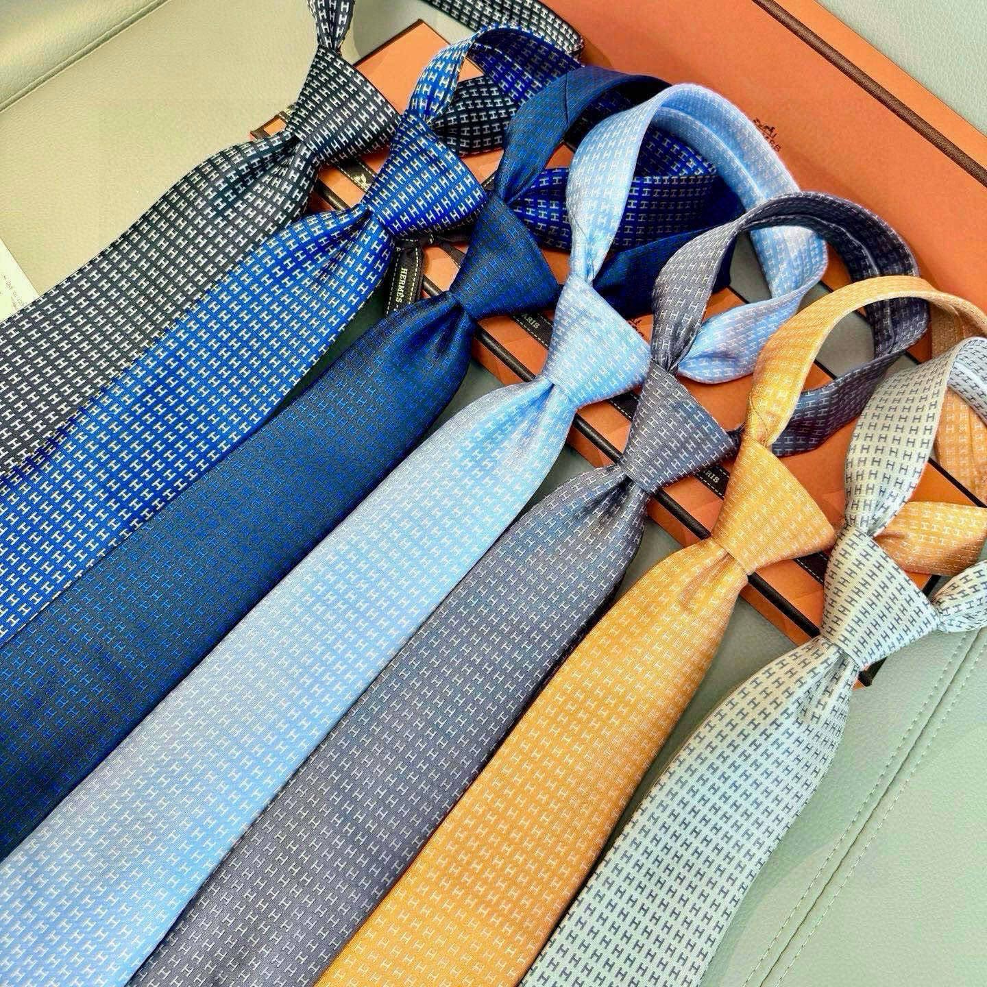 🌾男士新款领带系列【H字母图案领带】👔👔，稀有H家每年都有一千条不同印花的领带面世，从最初的多以几何图案
