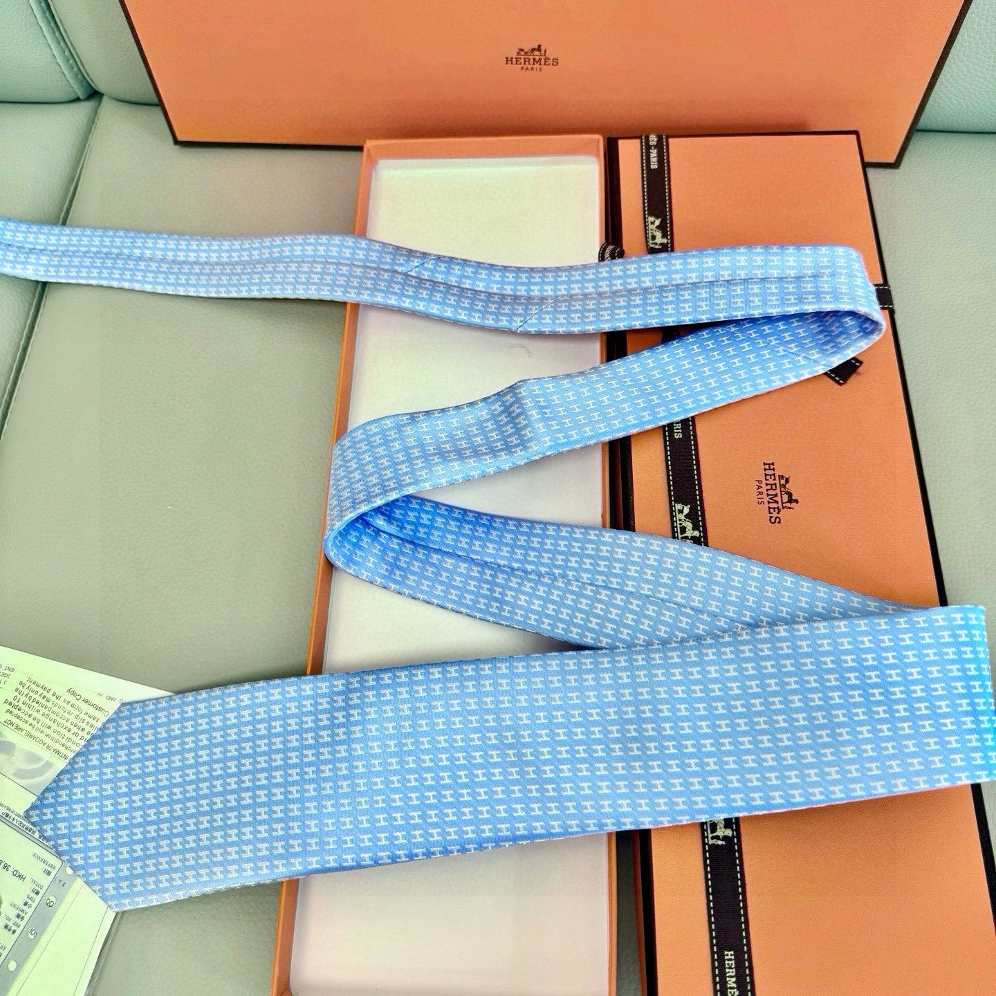 🌾男士新款领带系列【H字母图案领带】👔👔，稀有H家每年都有一千条不同印花的领带面世，从最初的多以几何图案