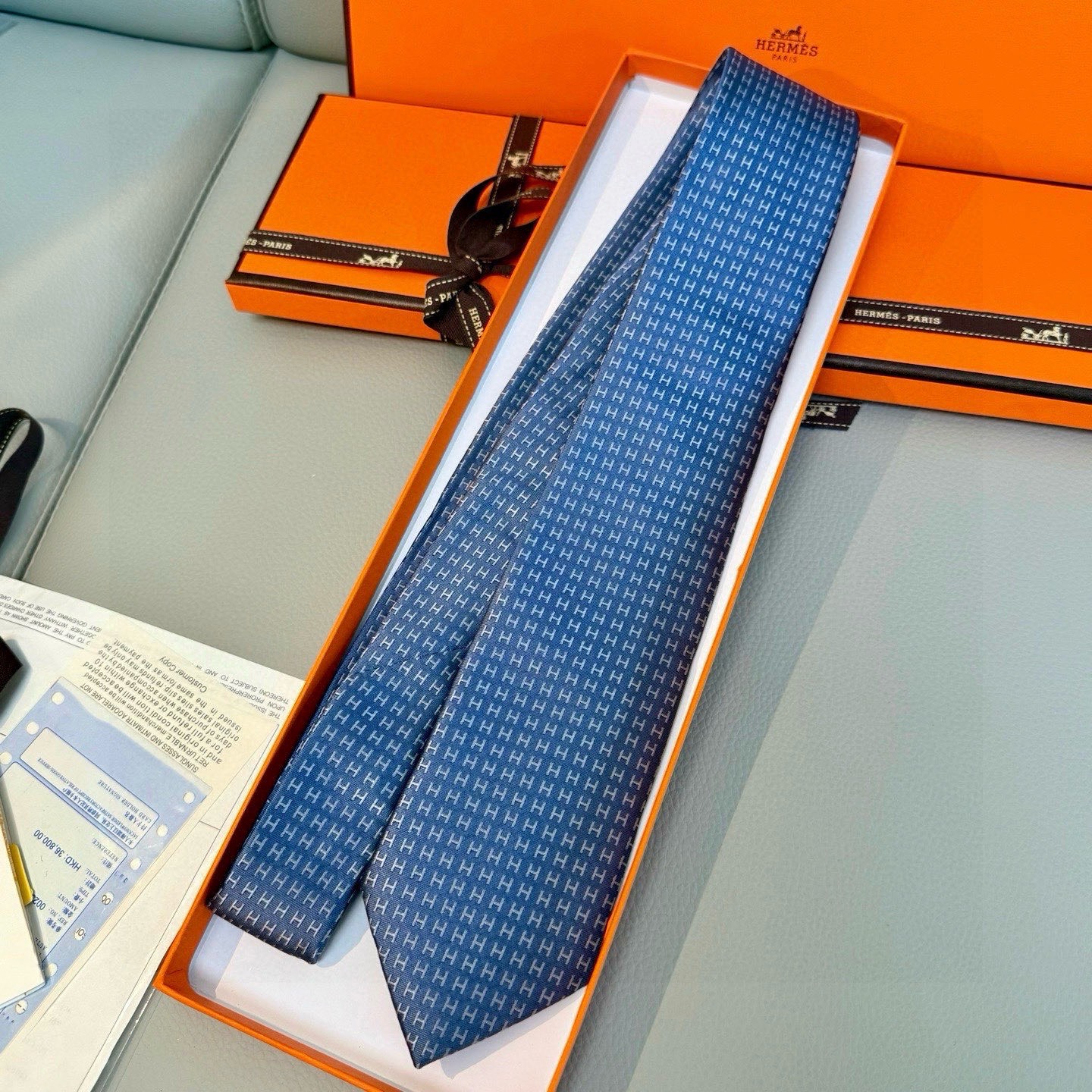🌾男士新款领带系列【H字母图案领带】👔👔，稀有H家每年都有一千条不同印花的领带面世，从最初的多以几何图案