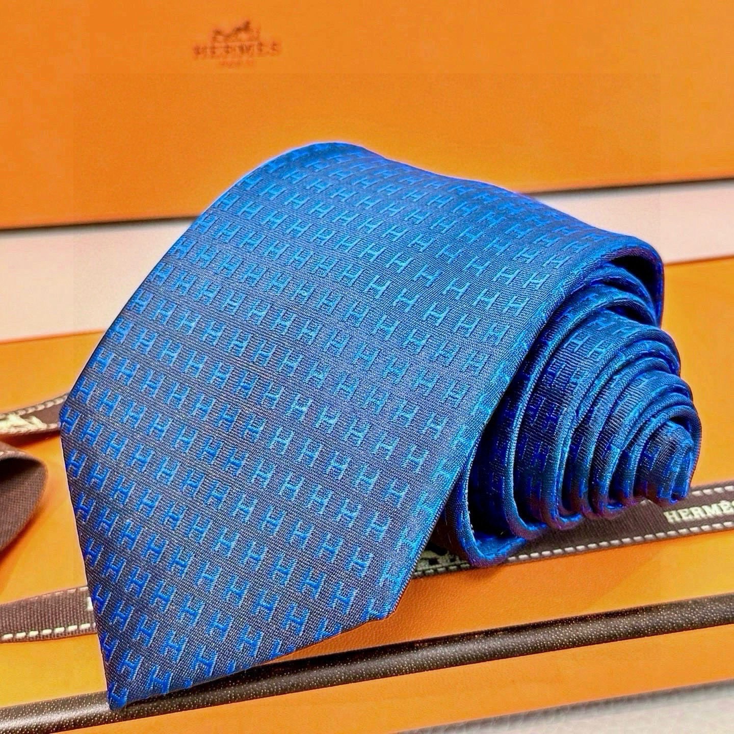 🌾男士新款领带系列【H字母图案领带】👔👔，稀有H家每年都有一千条不同印花的领带面世，从最初的多以几何图案