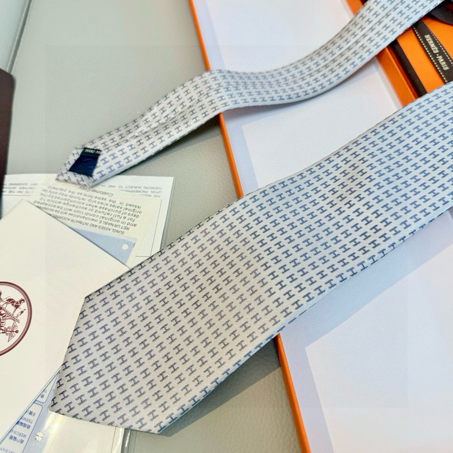 🌾男士新款领带系列【H字母图案领带】👔👔，稀有H家每年都有一千条不同印花的领带面世，从最初的多以几何图案