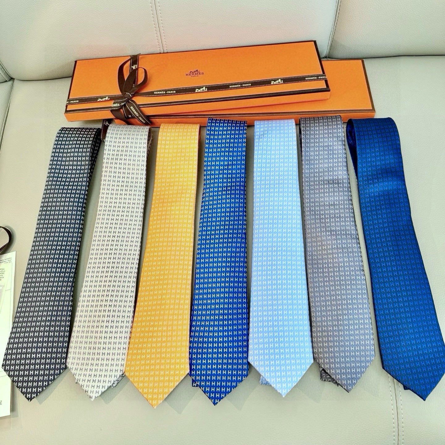 🌾男士新款领带系列【H字母图案领带】👔👔，稀有H家每年都有一千条不同印花的领带面世，从最初的多以几何图案