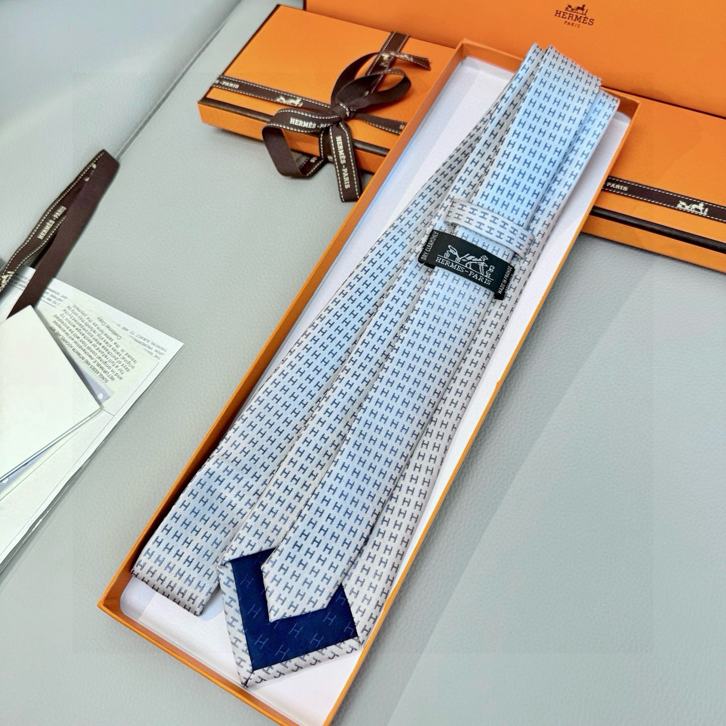 🌾男士新款领带系列【H字母图案领带】👔👔，稀有H家每年都有一千条不同印花的领带面世，从最初的多以几何图案