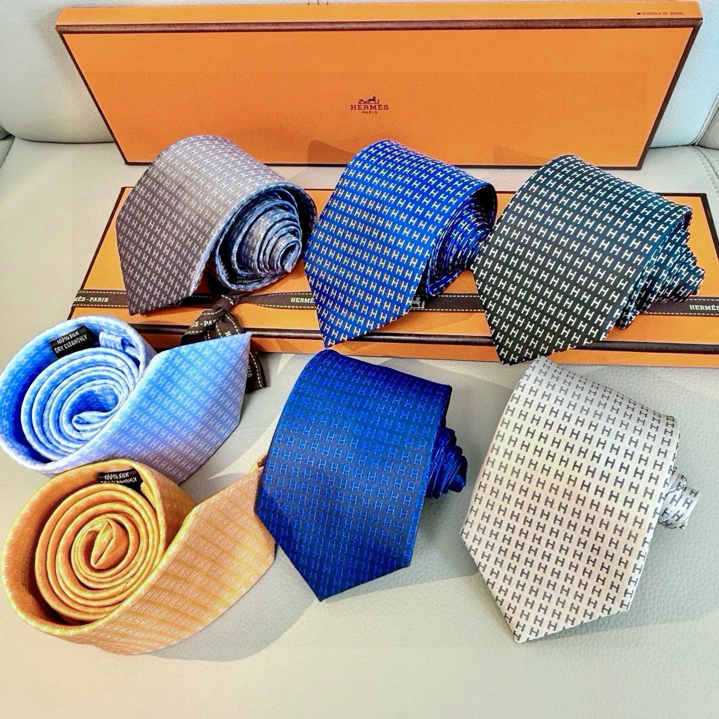 🌾男士新款领带系列【H字母图案领带】👔👔，稀有H家每年都有一千条不同印花的领带面世，从最初的多以几何图案