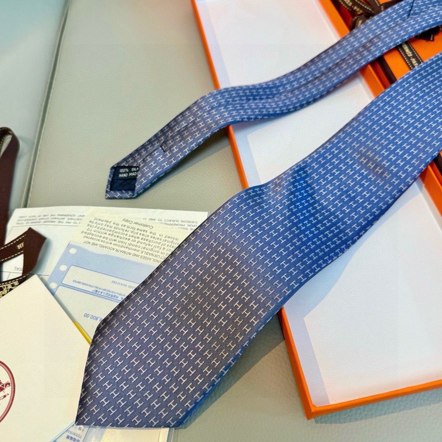 🌾男士新款领带系列【H字母图案领带】👔👔，稀有H家每年都有一千条不同印花的领带面世，从最初的多以几何图案