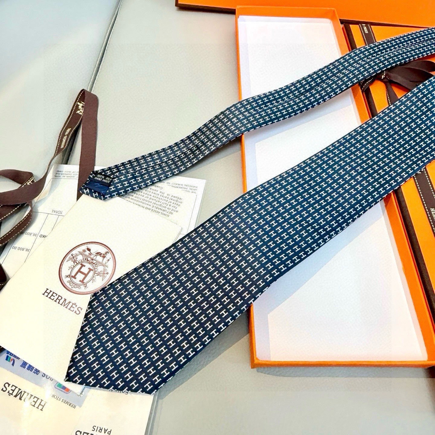 🌾男士新款领带系列【H字母图案领带】👔👔，稀有H家每年都有一千条不同印花的领带面世，从最初的多以几何图案