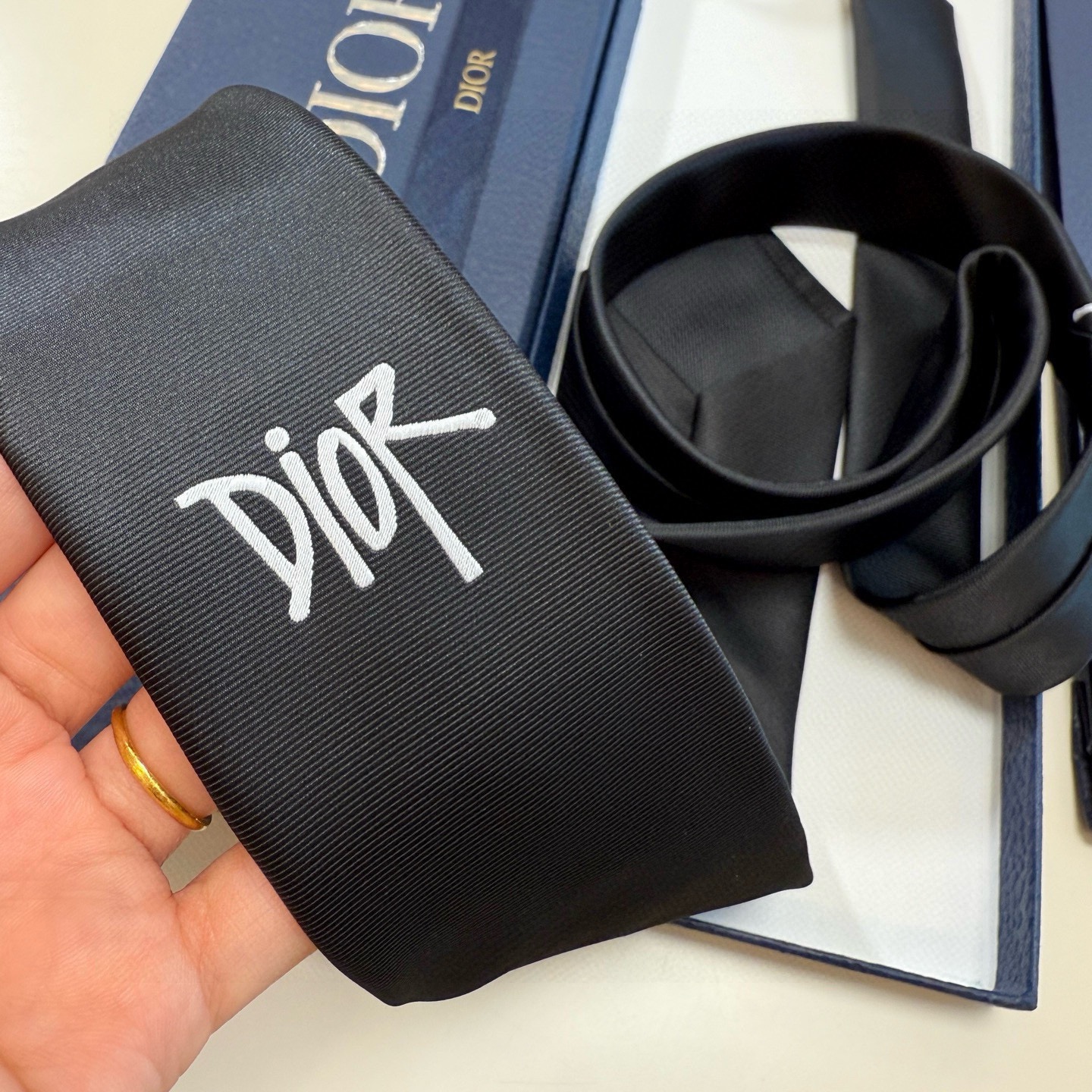 🌾爆款到👏👏新款迪奥领带 👔👔Dior男士稀有😻😻展现精湛手工与时尚优雅的理想选择，这款采用DO家最经典