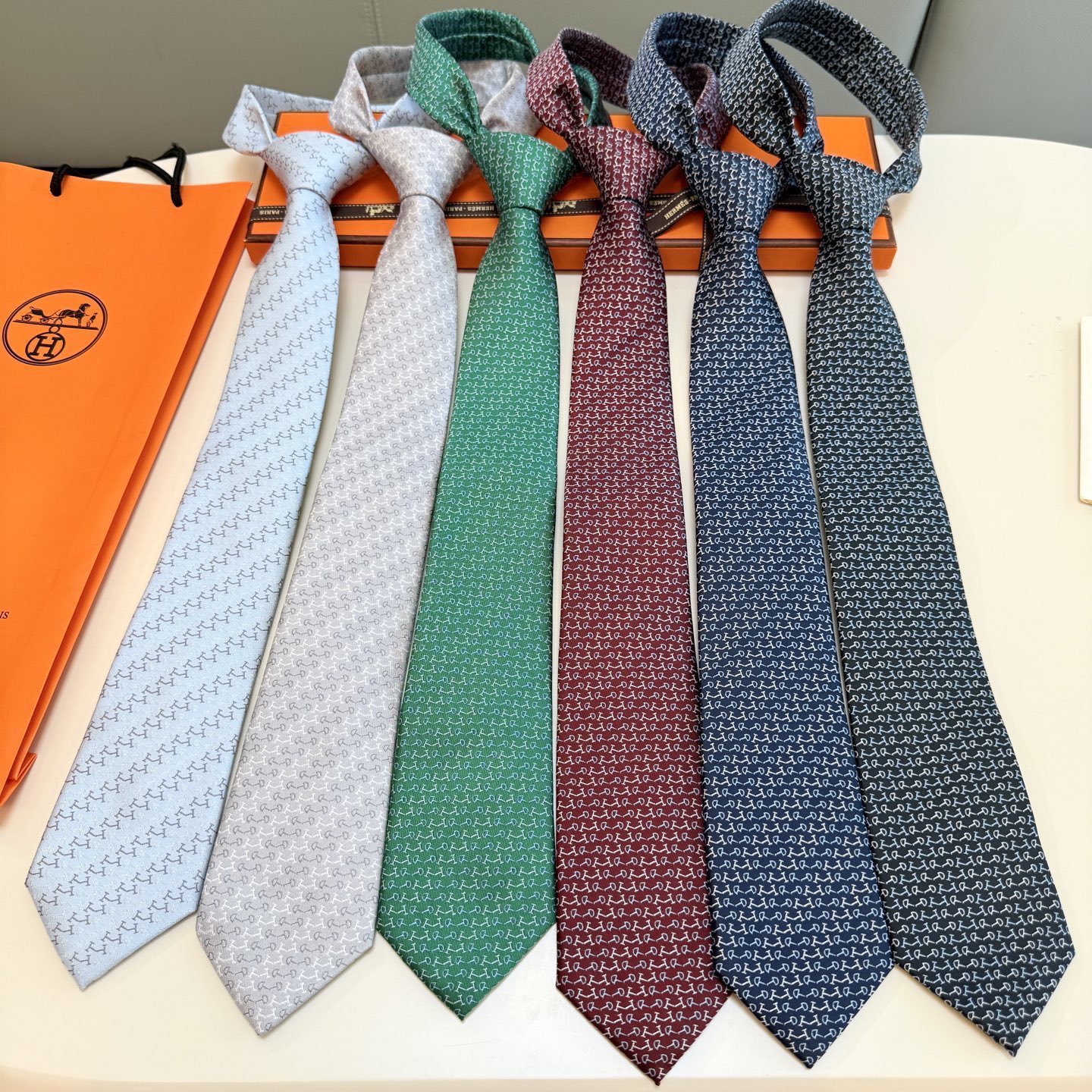 6色到货！🌾 爱马仕官方新款领带！男士领带系列 ！稀有爱马仕家每年都有一千条不同印花的领带面世，从最初的