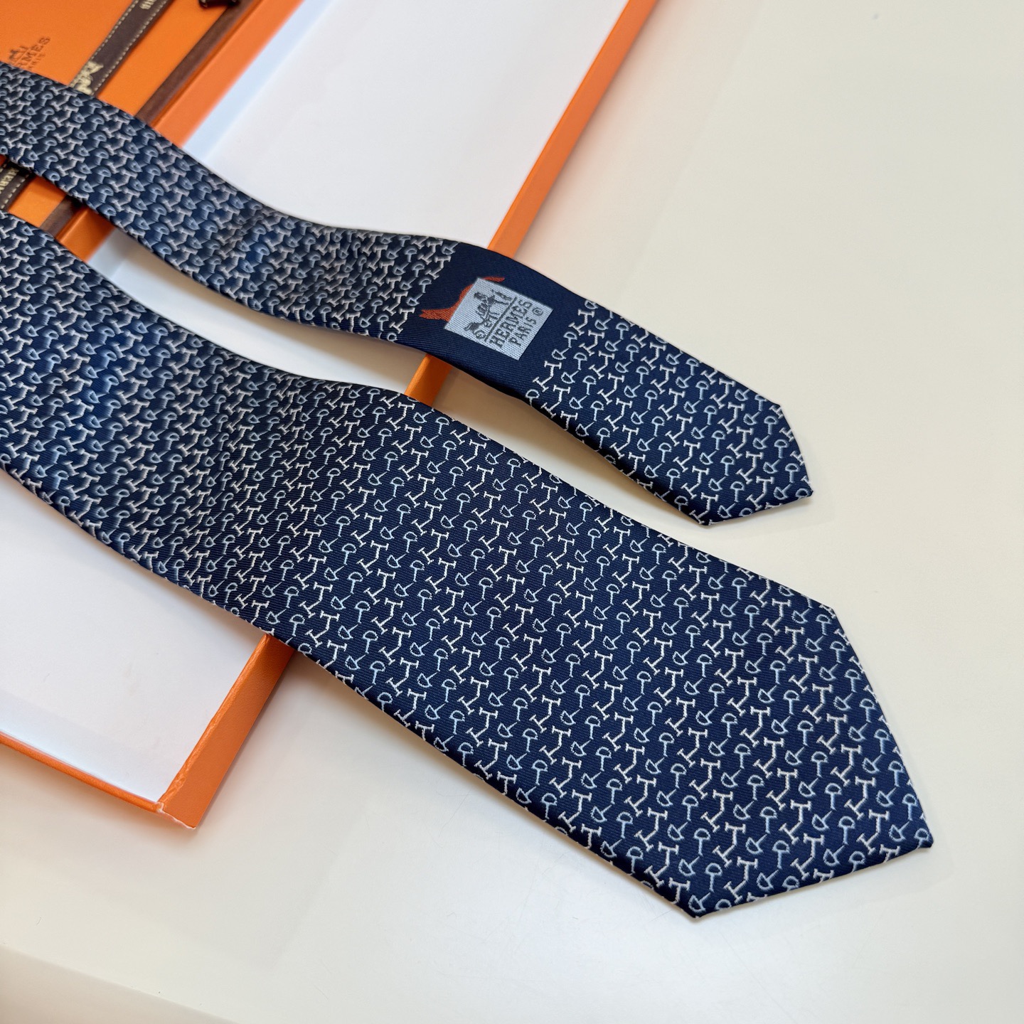 6色到货！🌾 爱马仕官方新款领带！男士领带系列 ！稀有爱马仕家每年都有一千条不同印花的领带面世，从最初的
