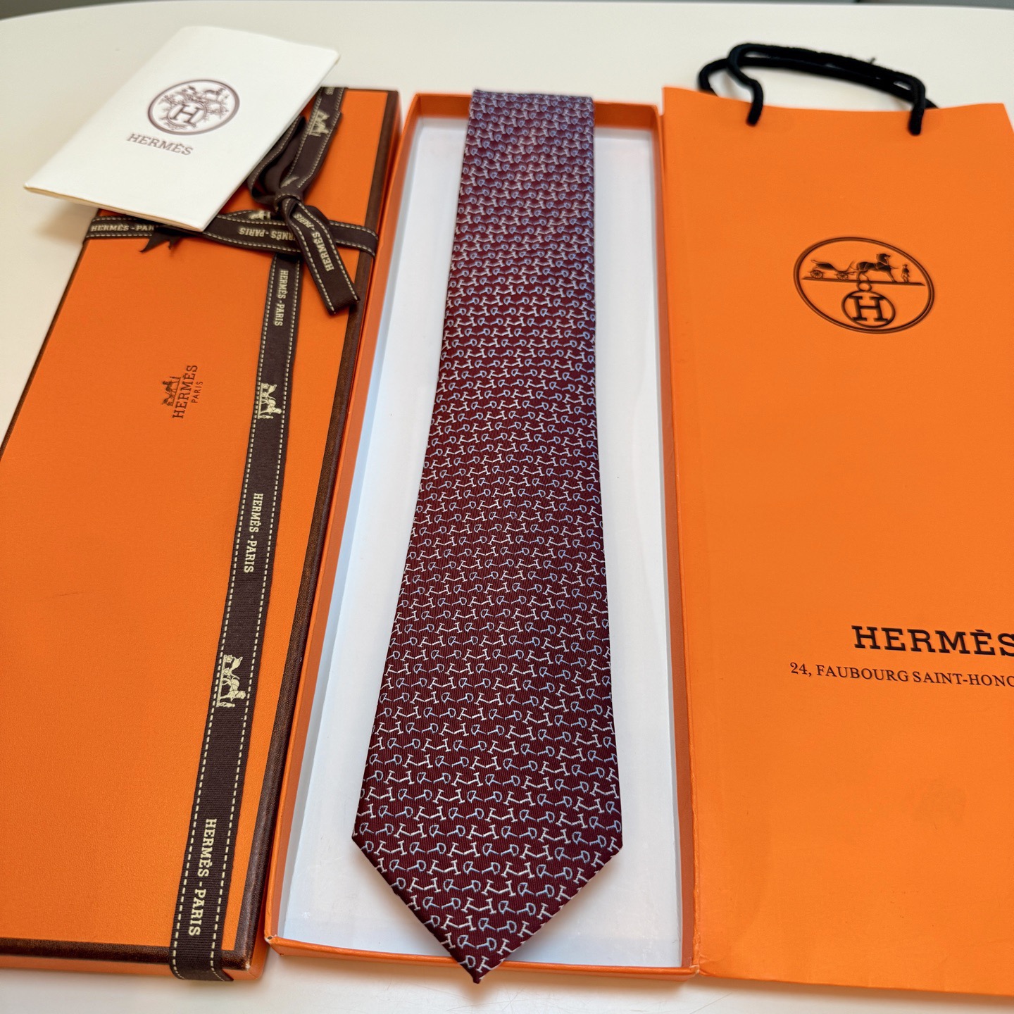 6色到货！🌾 爱马仕官方新款领带！男士领带系列 ！稀有爱马仕家每年都有一千条不同印花的领带面世，从最初的