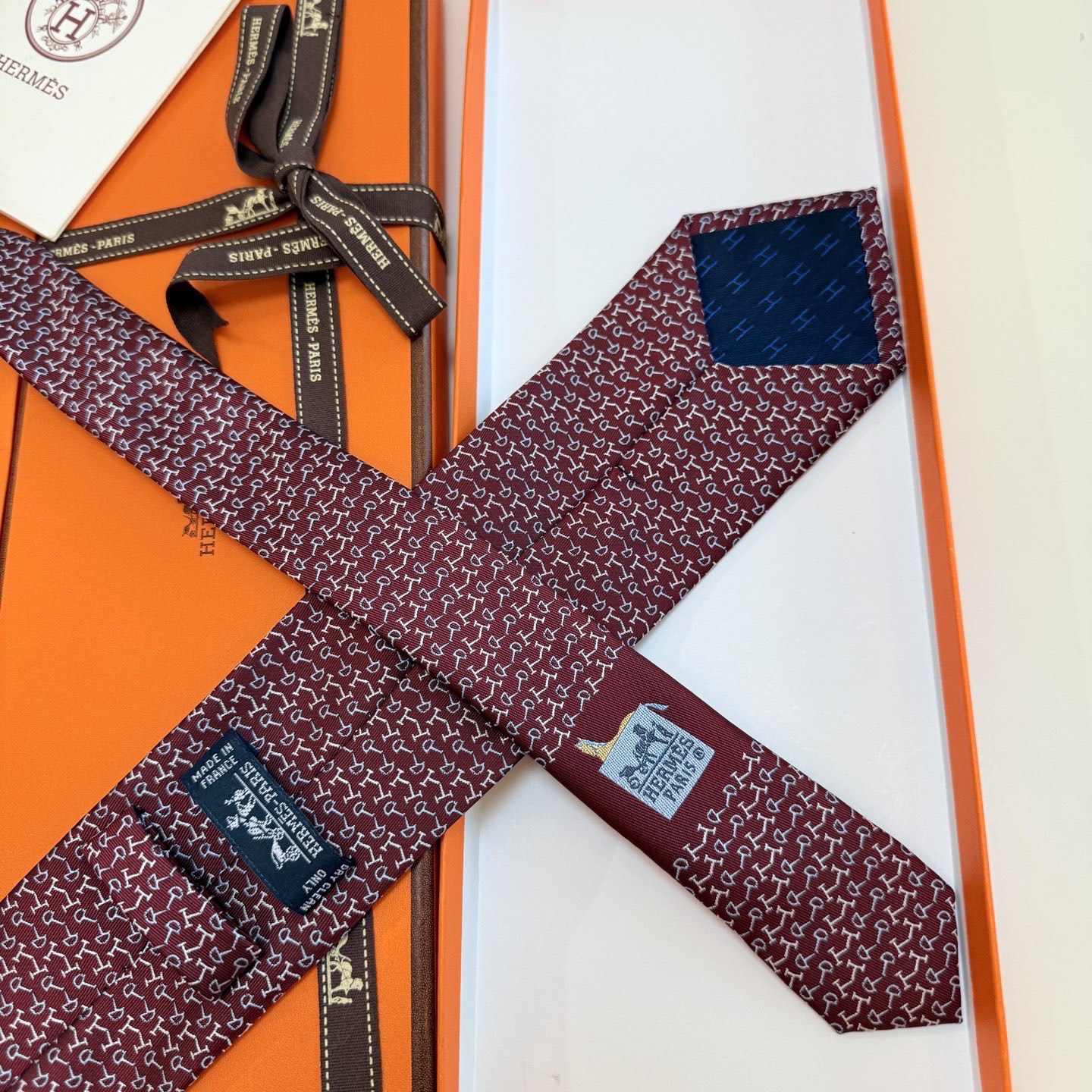 6色到货！🌾 爱马仕官方新款领带！男士领带系列 ！稀有爱马仕家每年都有一千条不同印花的领带面世，从最初的