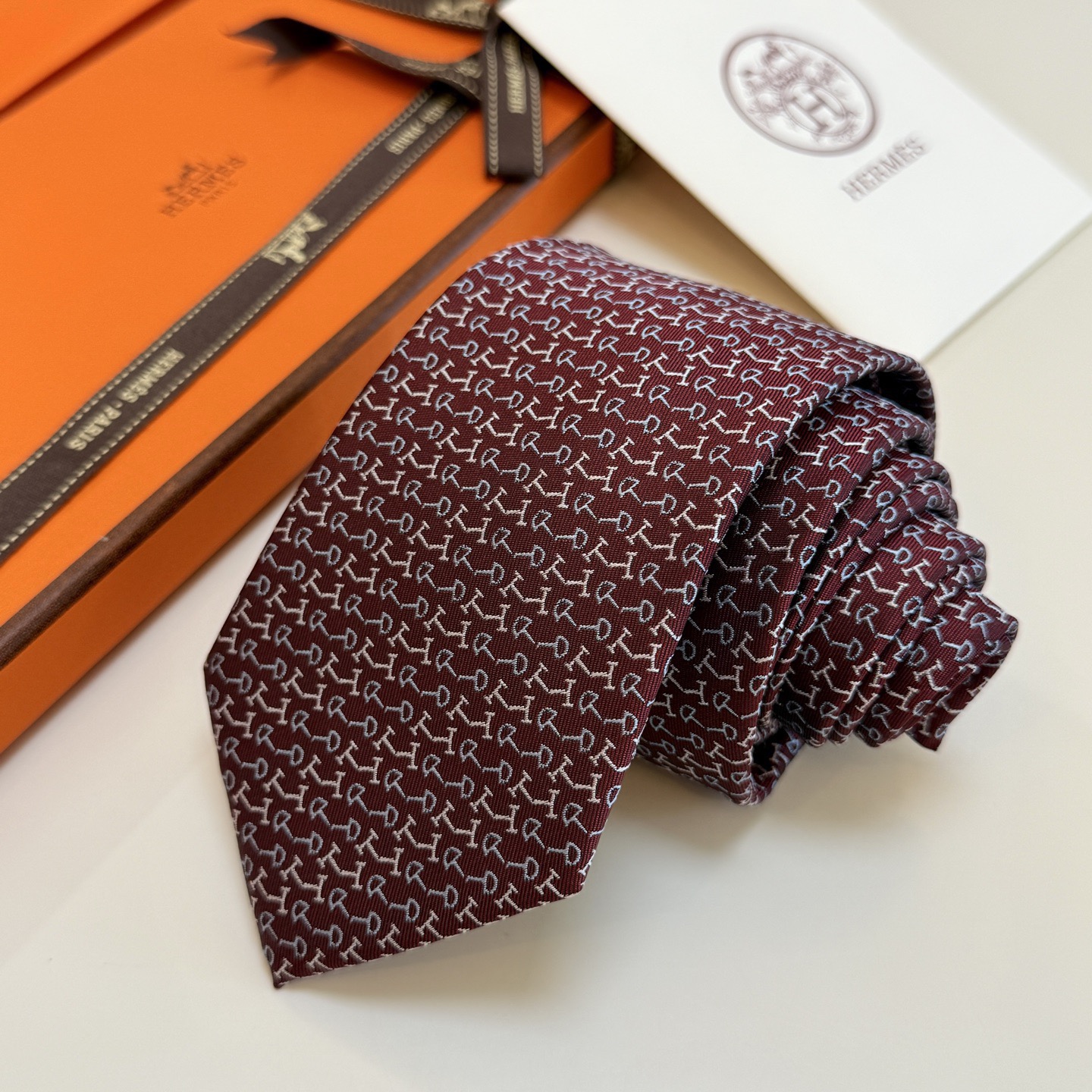 6色到货！🌾 爱马仕官方新款领带！男士领带系列 ！稀有爱马仕家每年都有一千条不同印花的领带面世，从最初的