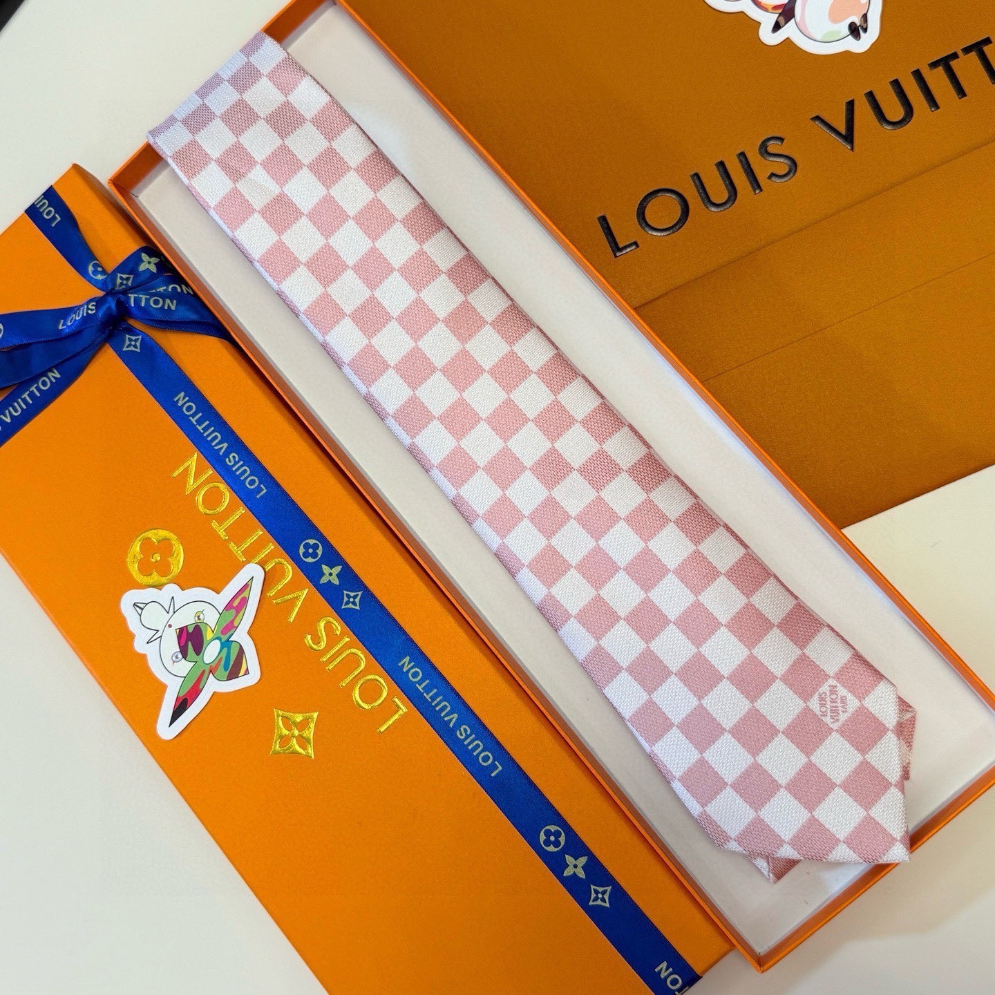 🌾男士领带系列 LV棋盘格领带👔👔，稀有😻😻展现精湛手工与时尚优雅的理想选择，这款领带将标志性的路易威登