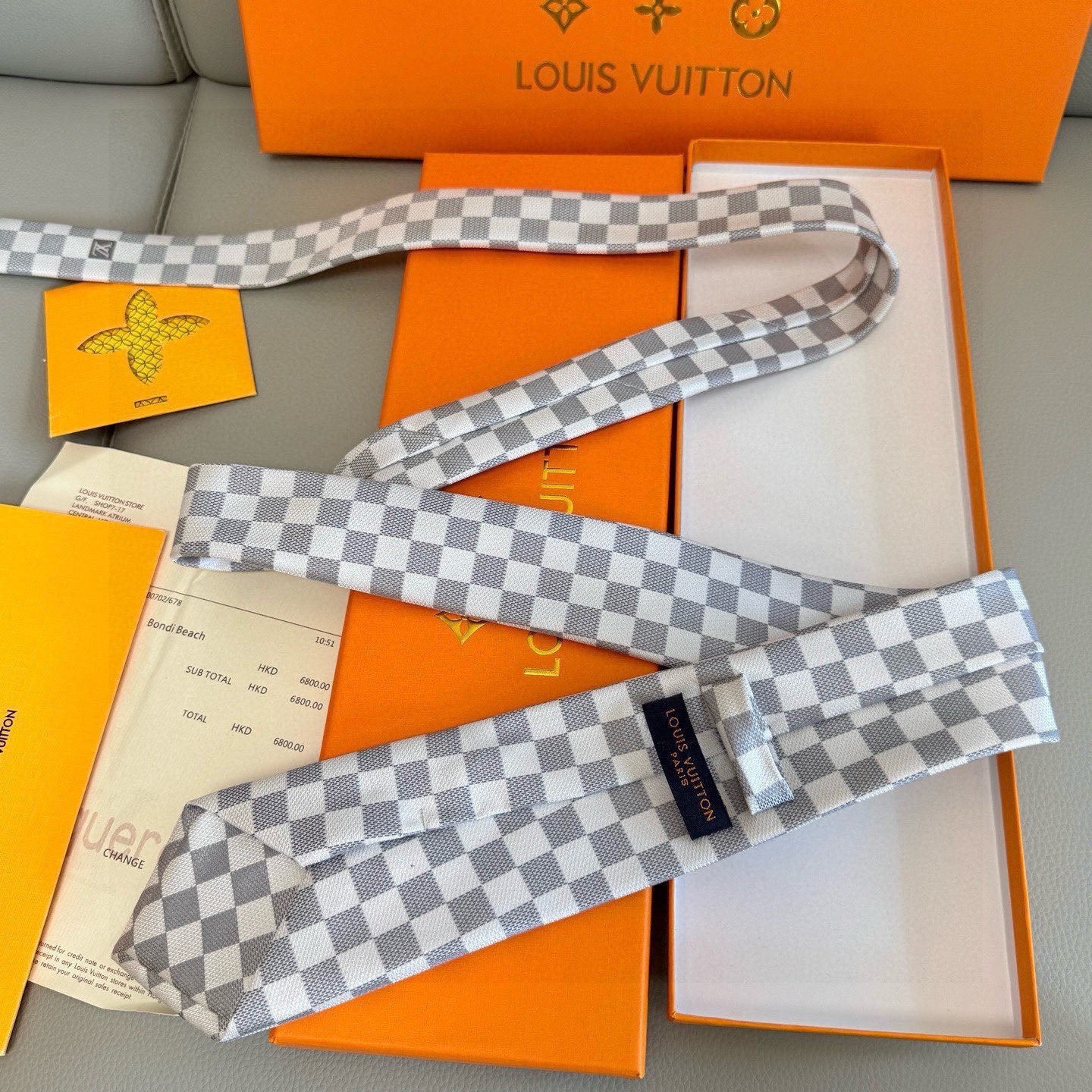 🌾男士领带系列 LV棋盘格领带👔👔，稀有😻😻展现精湛手工与时尚优雅的理想选择，这款领带将标志性的路易威登