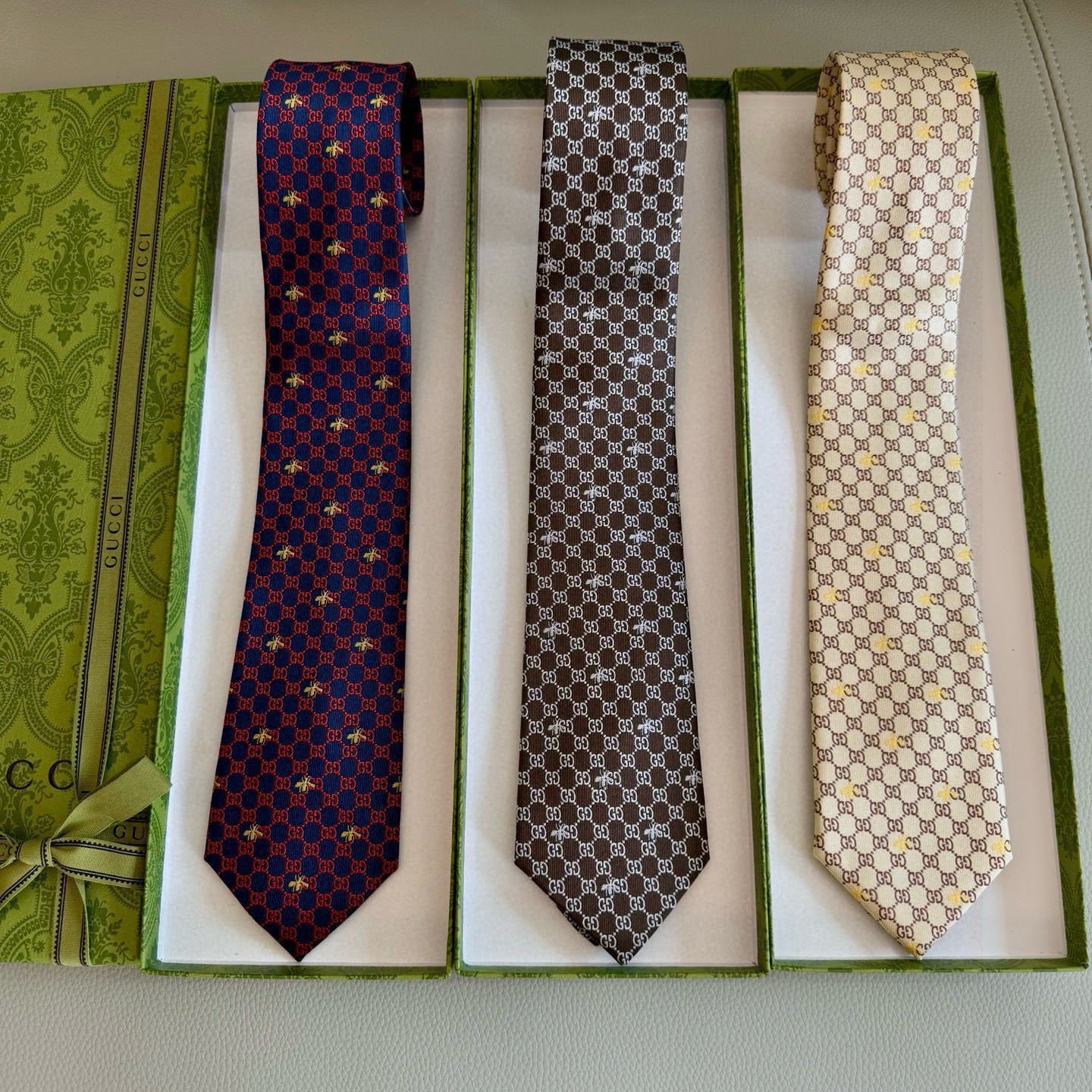 🌾古奇男士领带【GG和蜜蜂领带】👔👔，稀有采用经典小G LOGO提花展现精湛手工与时尚优雅的理想选择，这