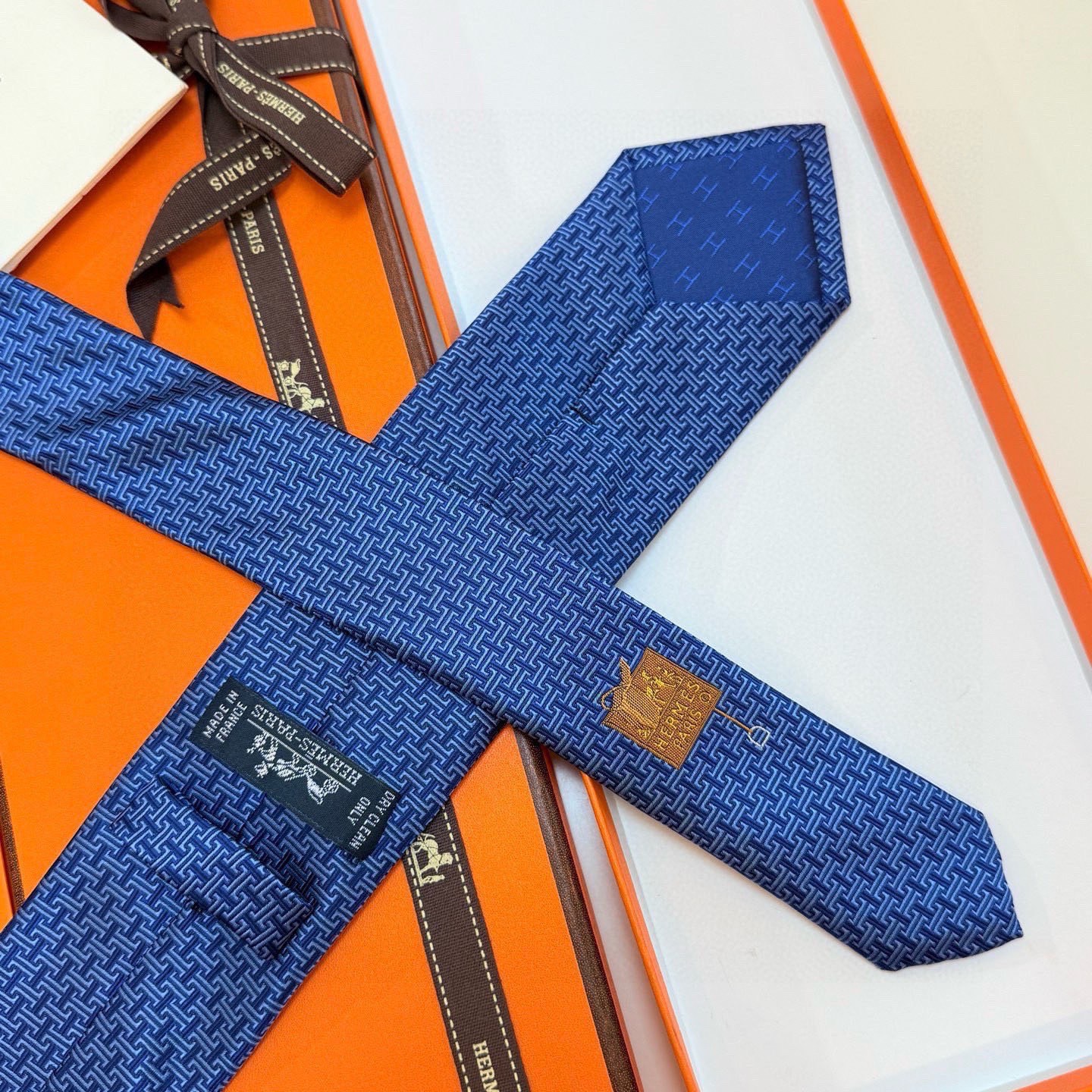 🌾官方同步新款男士领带，【H标志图案领带】👔👔，稀有H家每年都有一千条不同印花的领带面世，从最初的多以几