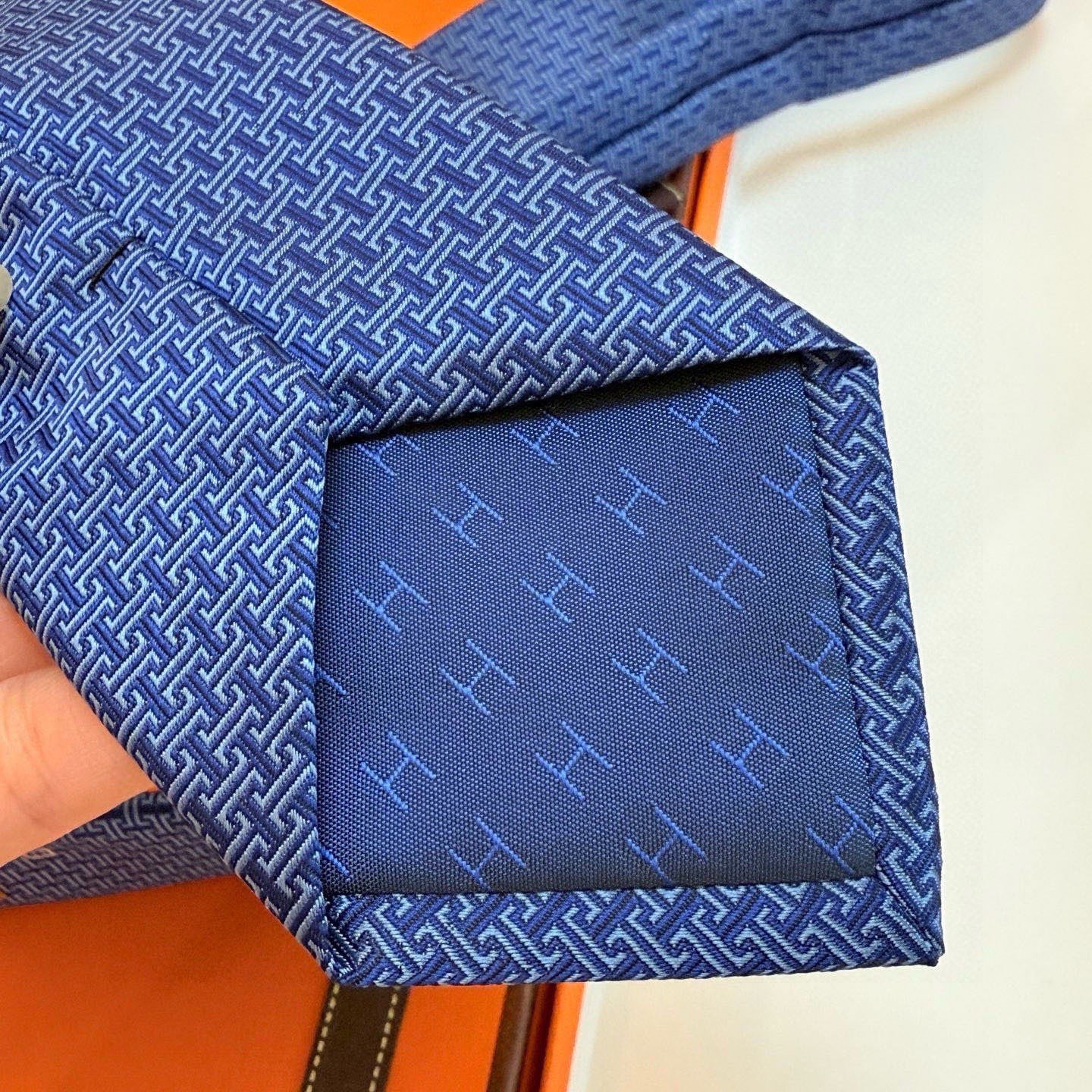 🌾官方同步新款男士领带，【H标志图案领带】👔👔，稀有H家每年都有一千条不同印花的领带面世，从最初的多以几