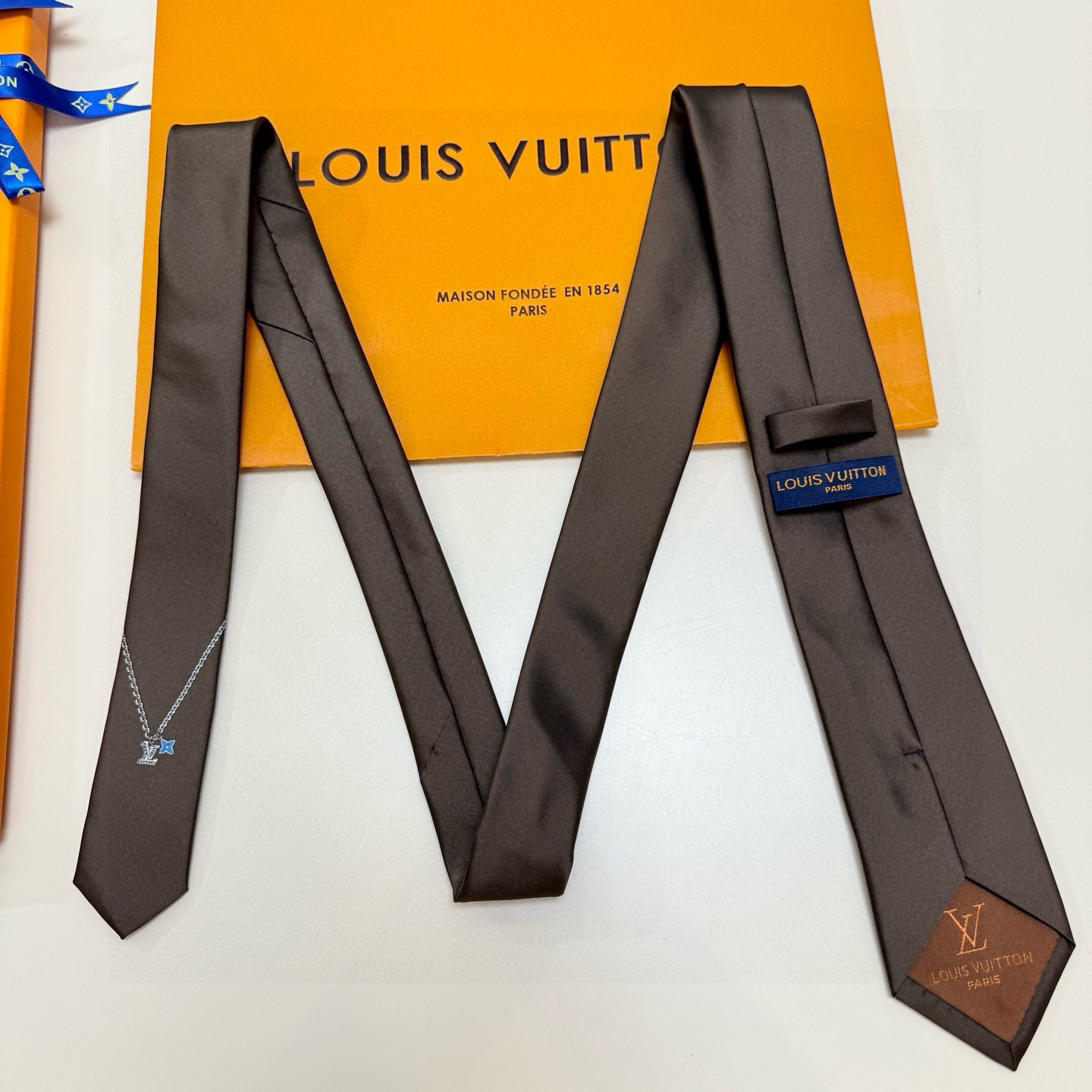 🌾LV官方新款男士领带系列【Lv字母提花领带】👔👔，稀有😻😻展现精湛手工与时尚优雅的理想选择，这款领带将