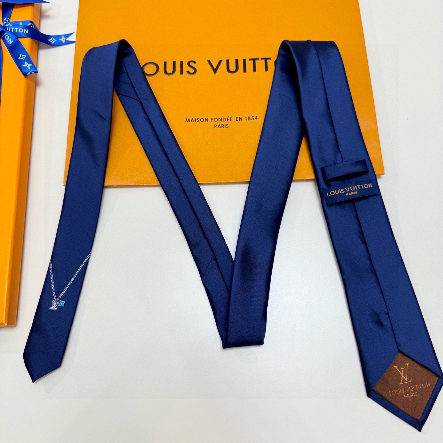 🌾LV官方新款男士领带系列【Lv字母提花领带】👔👔，稀有😻😻展现精湛手工与时尚优雅的理想选择，这款领带将