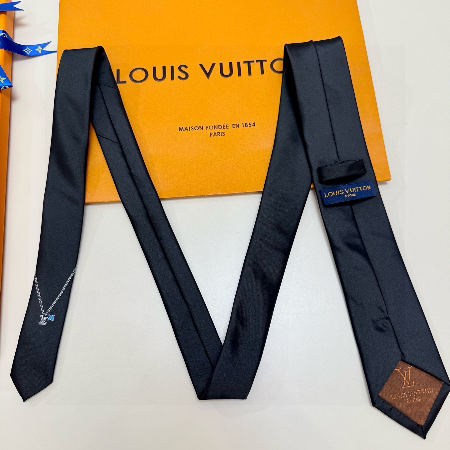 🌾LV官方新款男士领带系列【Lv字母提花领带】👔👔，稀有😻😻展现精湛手工与时尚优雅的理想选择，这款领带将