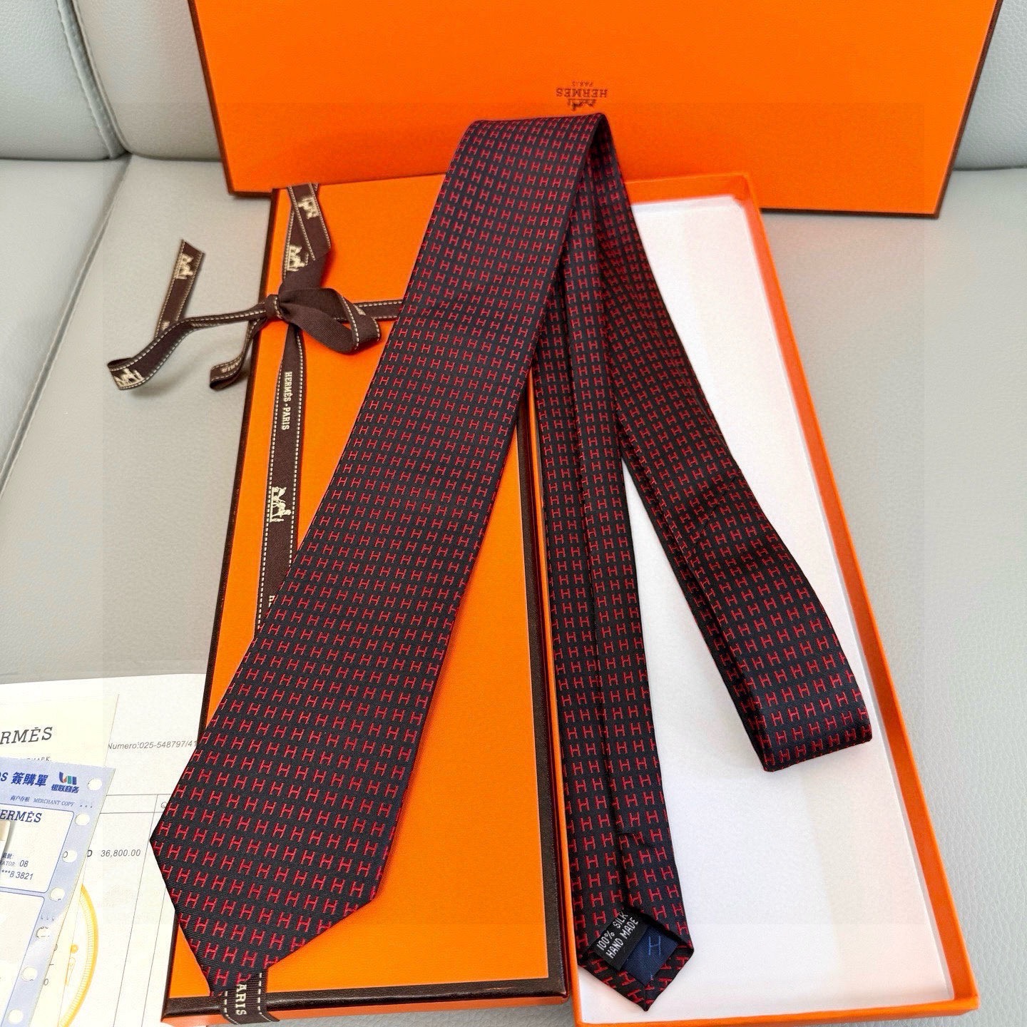 🌾男士新款领带系列【H字母图案领带】👔👔，稀有H家每年都有一千条不同印花的领带面世，从最初的多以几何图案