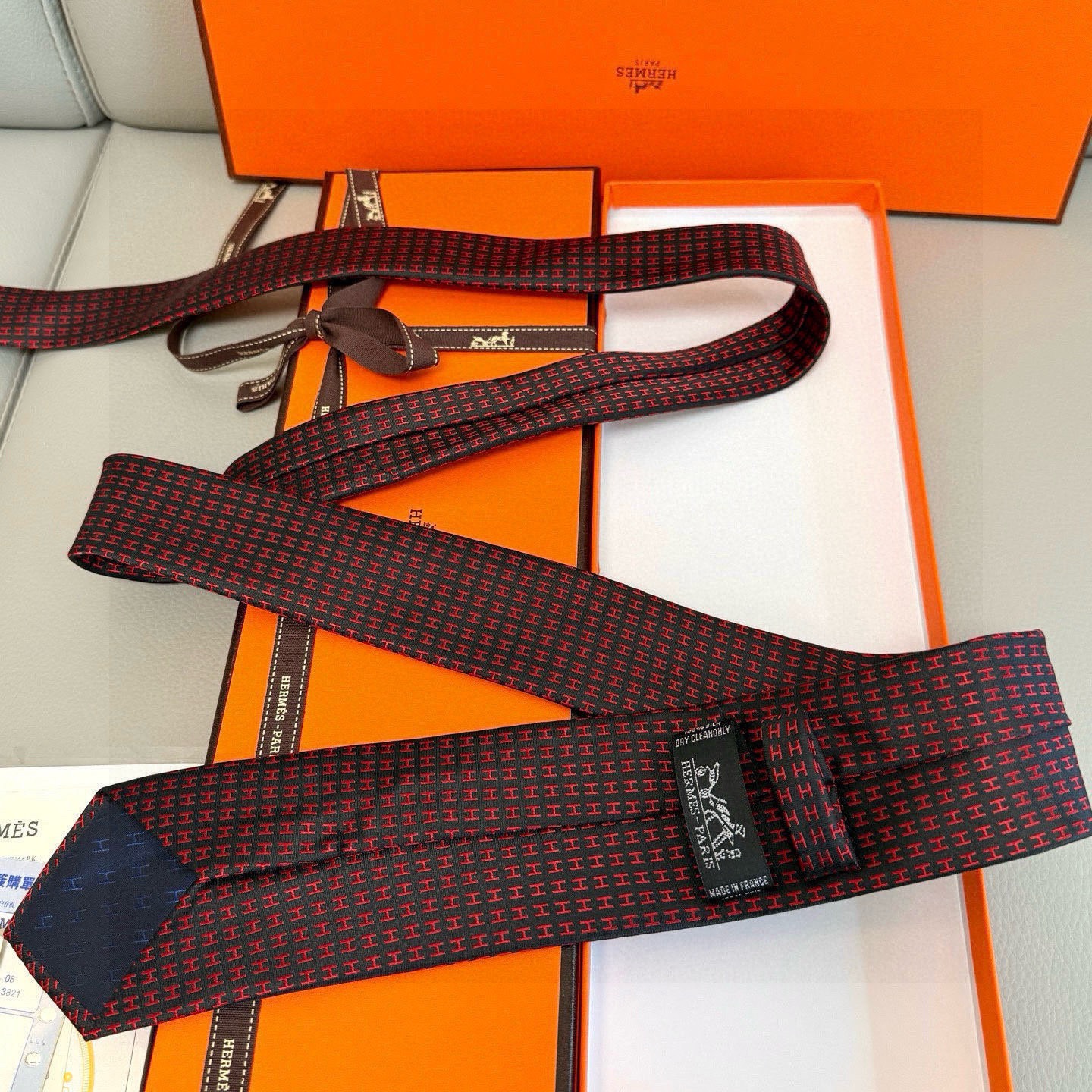 🌾男士新款领带系列【H字母图案领带】👔👔，稀有H家每年都有一千条不同印花的领带面世，从最初的多以几何图案