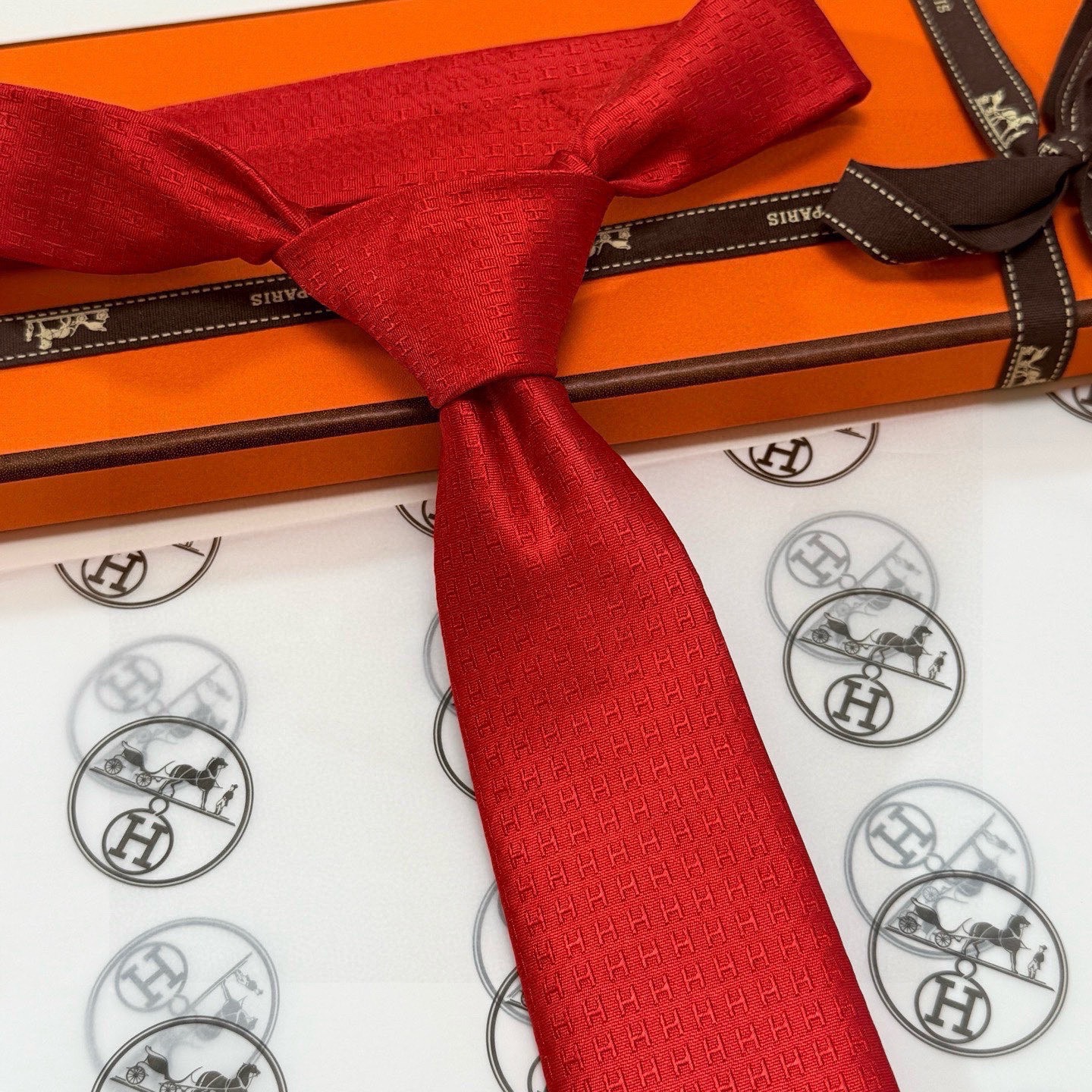 🌾男士新款领带系列【H字母图案领带】👔👔，稀有H家每年都有一千条不同印花的领带面世，从最初的多以几何图案