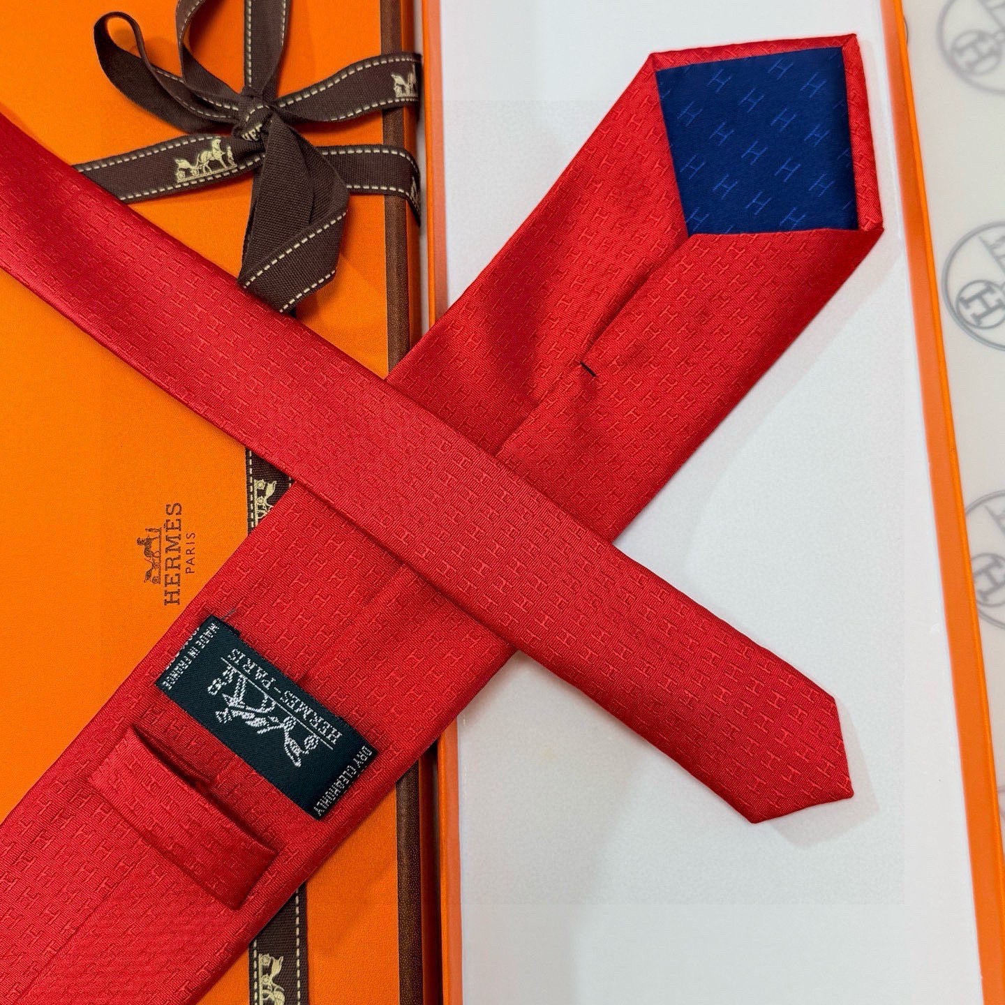 🌾男士新款领带系列【H字母图案领带】👔👔，稀有H家每年都有一千条不同印花的领带面世，从最初的多以几何图案