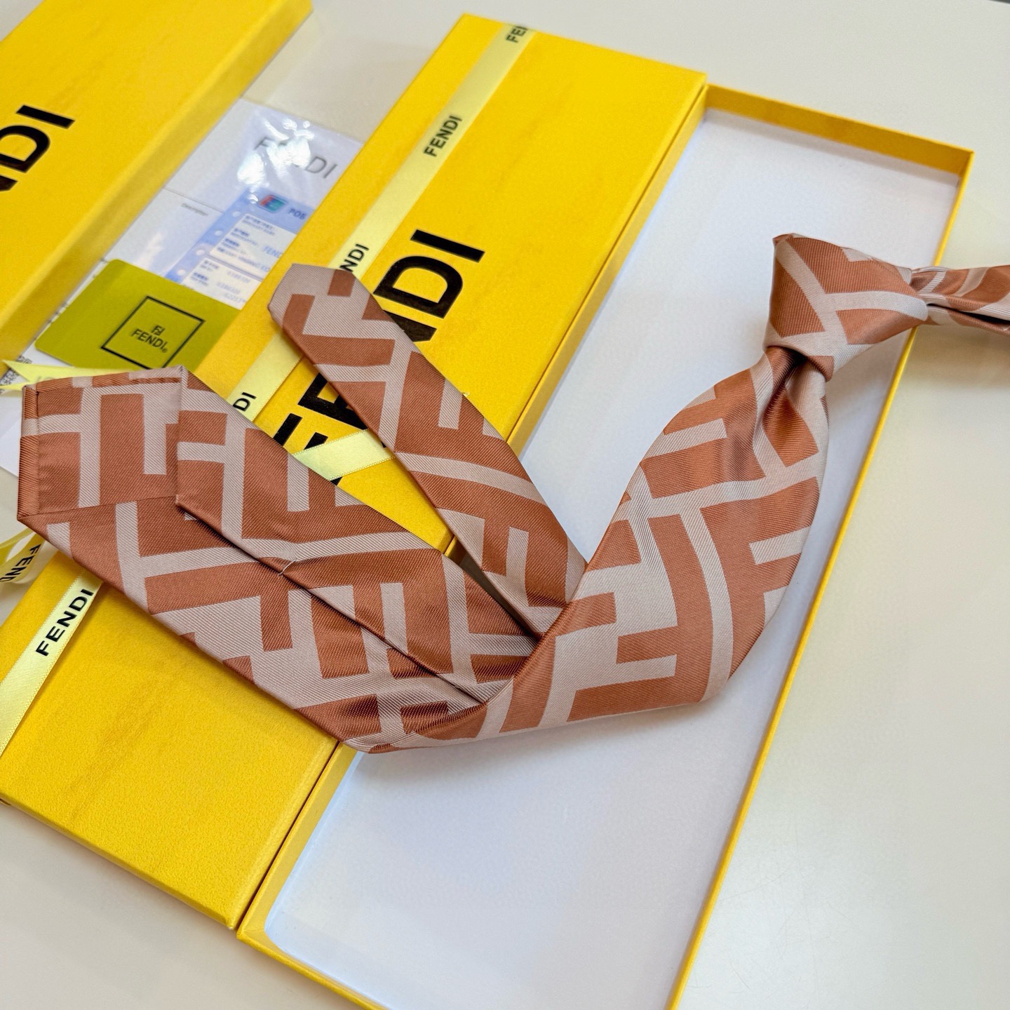 🌾芬迪官方新款领带！芬迪专柜同步男士领带！实物真的很美，男士芬迪爆款领带👔👔，稀有😻😻展现精湛手工与时尚