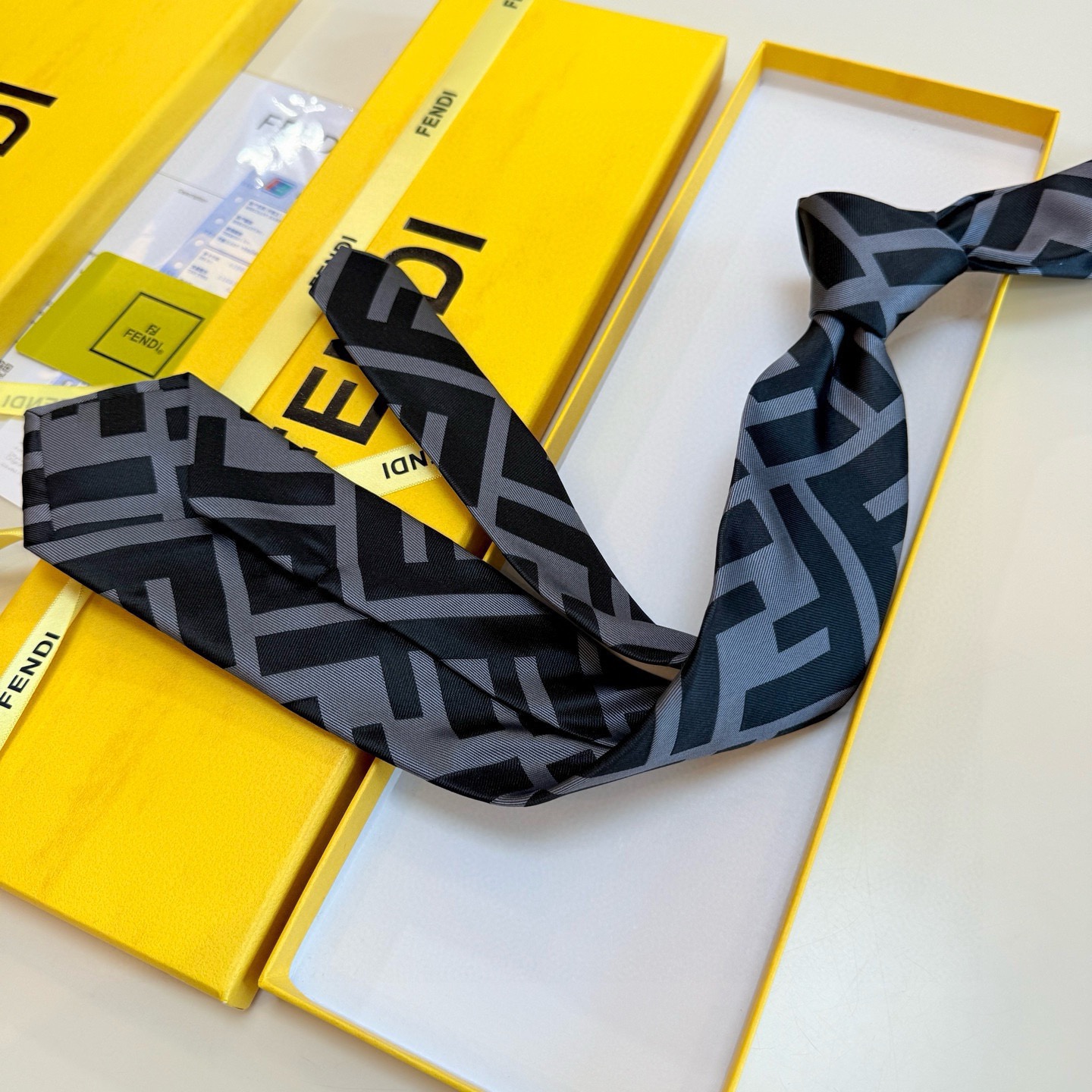 🌾芬迪官方新款领带！芬迪专柜同步男士领带！实物真的很美，男士芬迪爆款领带👔👔，稀有😻😻展现精湛手工与时尚