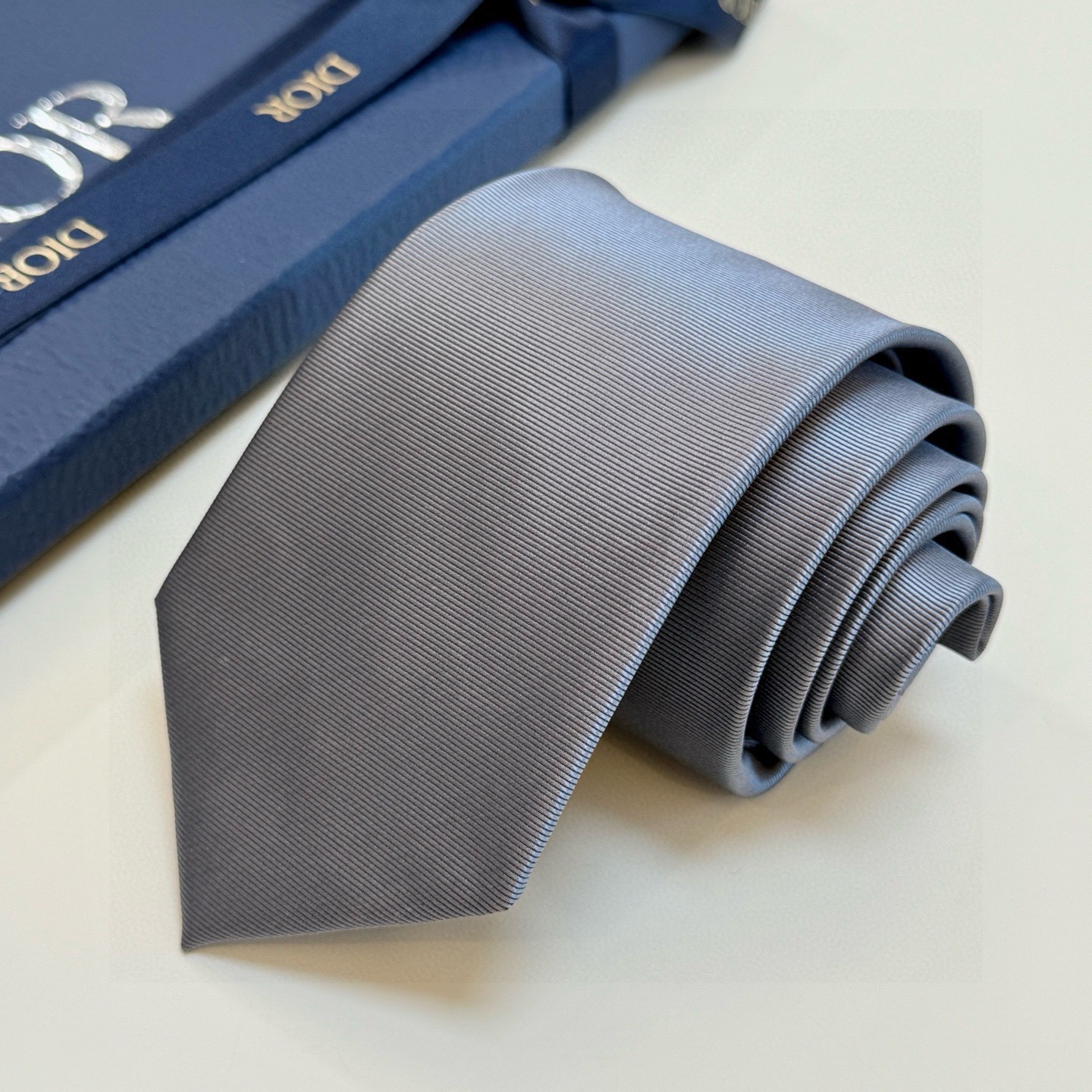 🌾爆款到👏👏新款迪奥领带 👔👔Dior男士稀有😻😻展现精湛手工与时尚优雅的理想选择，这款采用DO家最经典