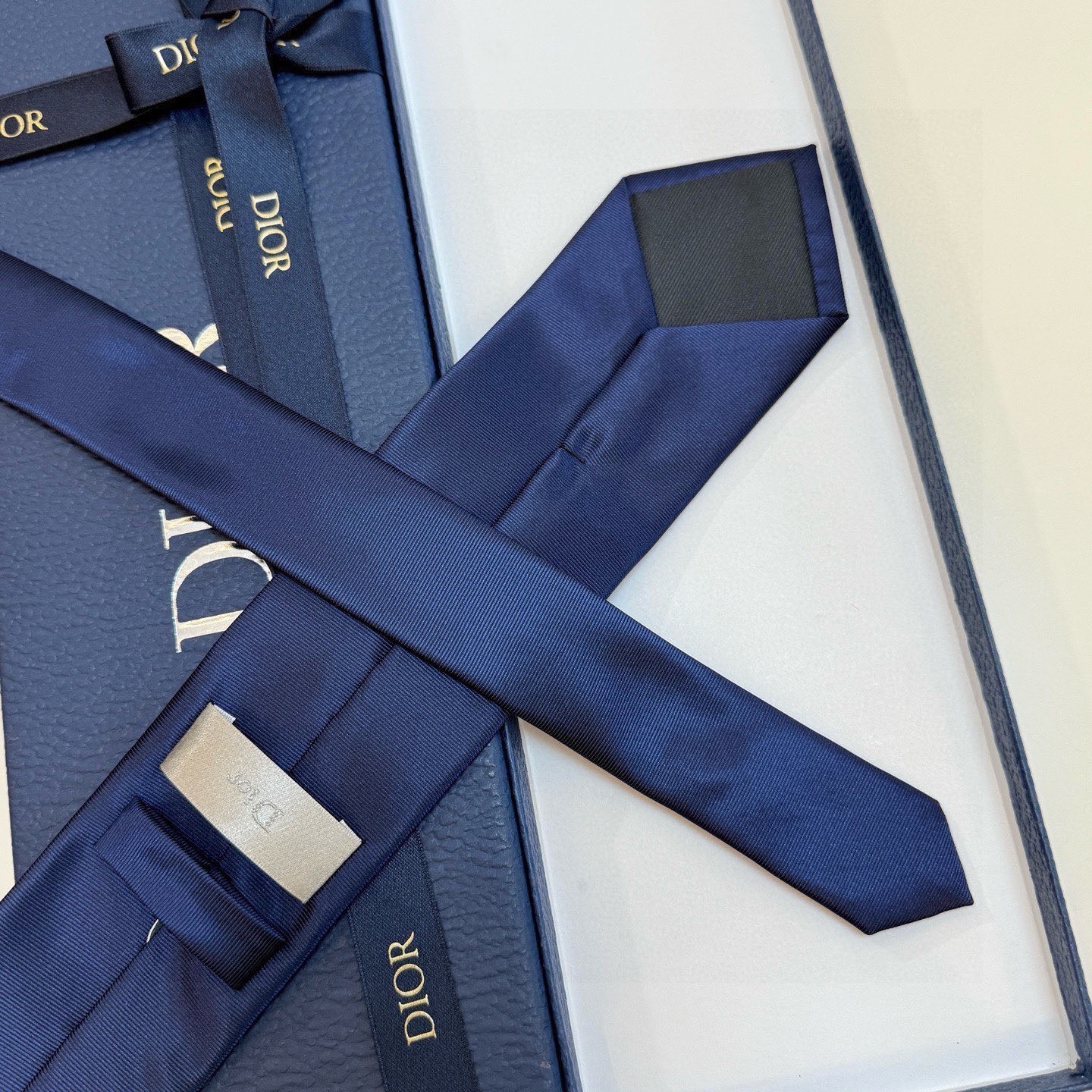 🌾爆款到👏👏新款迪奥领带 👔👔Dior男士稀有😻😻展现精湛手工与时尚优雅的理想选择，这款采用DO家最经典