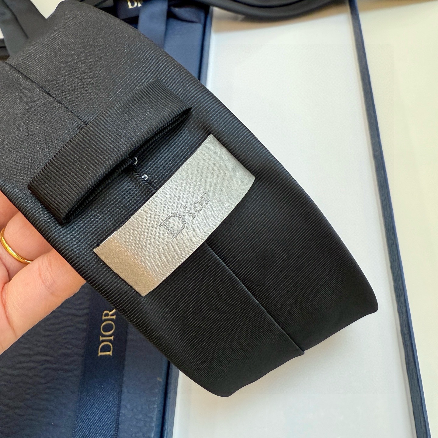 🌾爆款到👏👏新款迪奥领带 👔👔Dior男士稀有😻😻展现精湛手工与时尚优雅的理想选择，这款采用DO家最经典