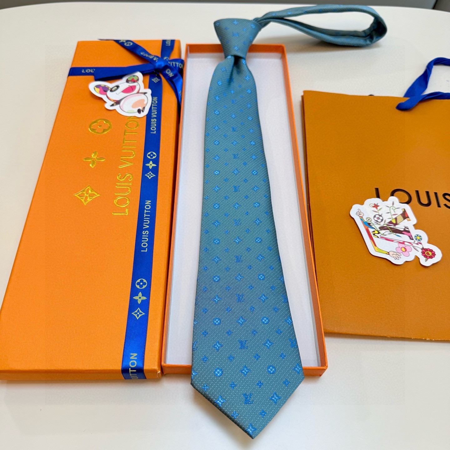 🌾LV男士领带系列【L老花字母提花领带】👔👔，稀有😻😻展现精湛手工与时尚优雅的理想选择，这款领带将标志性