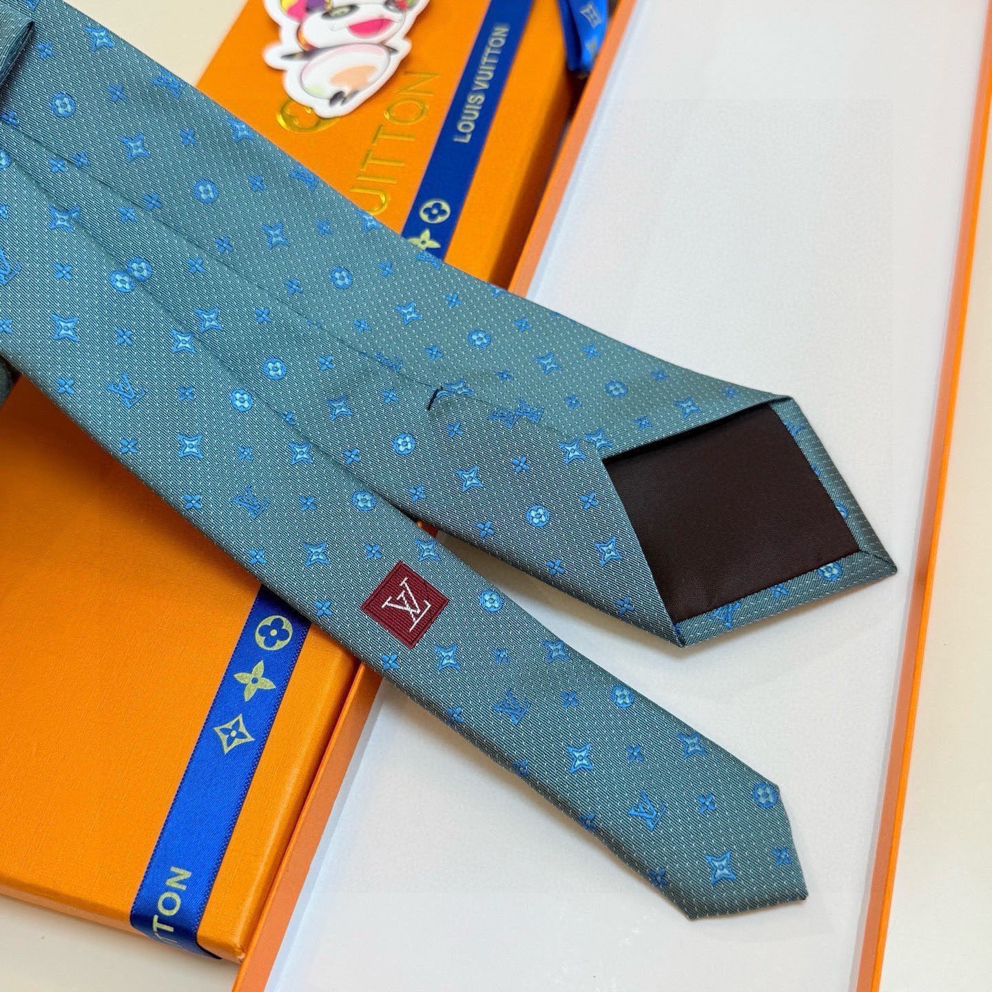 🌾LV男士领带系列【L老花字母提花领带】👔👔，稀有😻😻展现精湛手工与时尚优雅的理想选择，这款领带将标志性