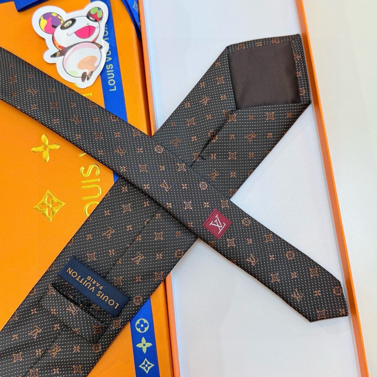 🌾LV男士领带系列【L老花字母提花领带】👔👔，稀有😻😻展现精湛手工与时尚优雅的理想选择，这款领带将标志性