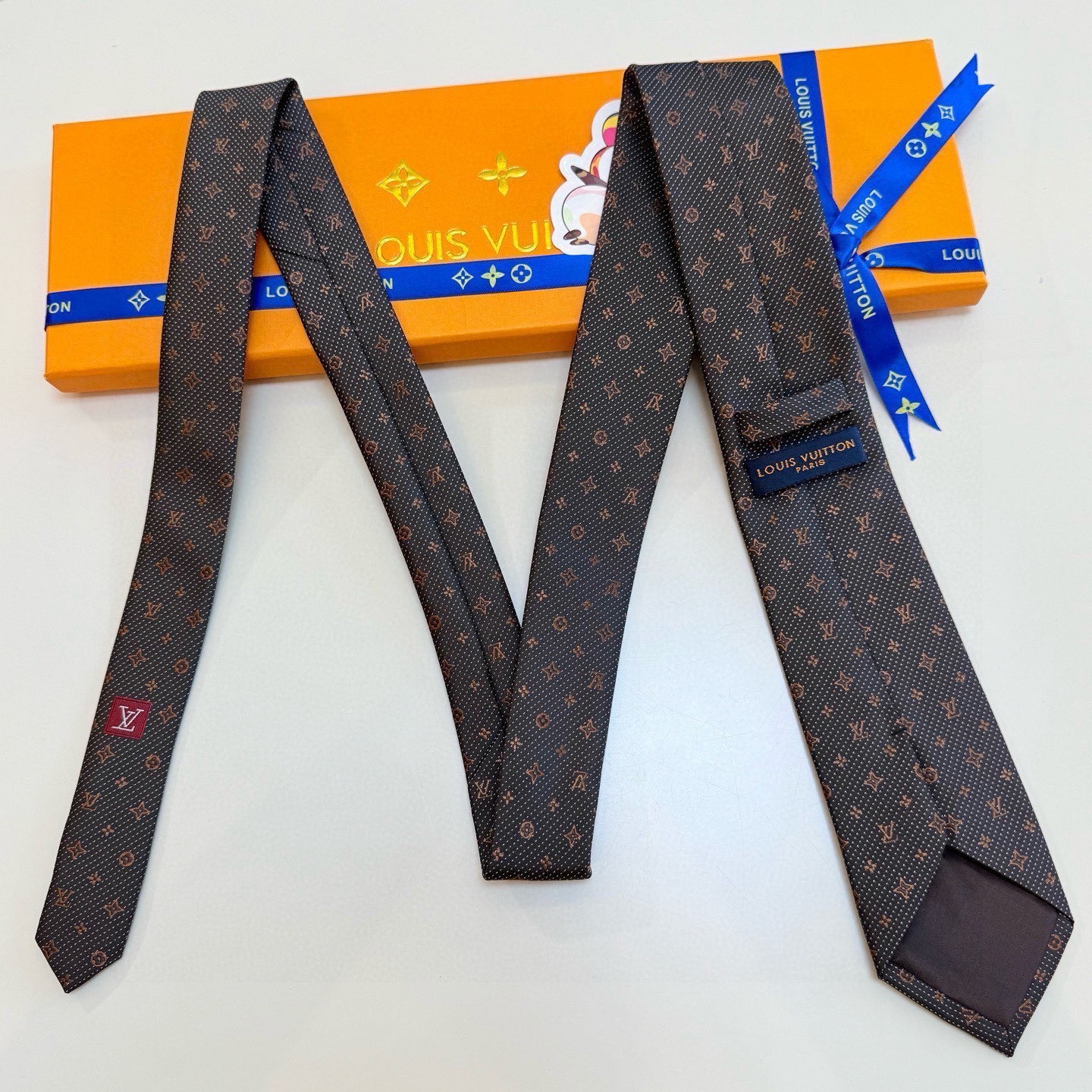 🌾LV男士领带系列【L老花字母提花领带】👔👔，稀有😻😻展现精湛手工与时尚优雅的理想选择，这款领带将标志性