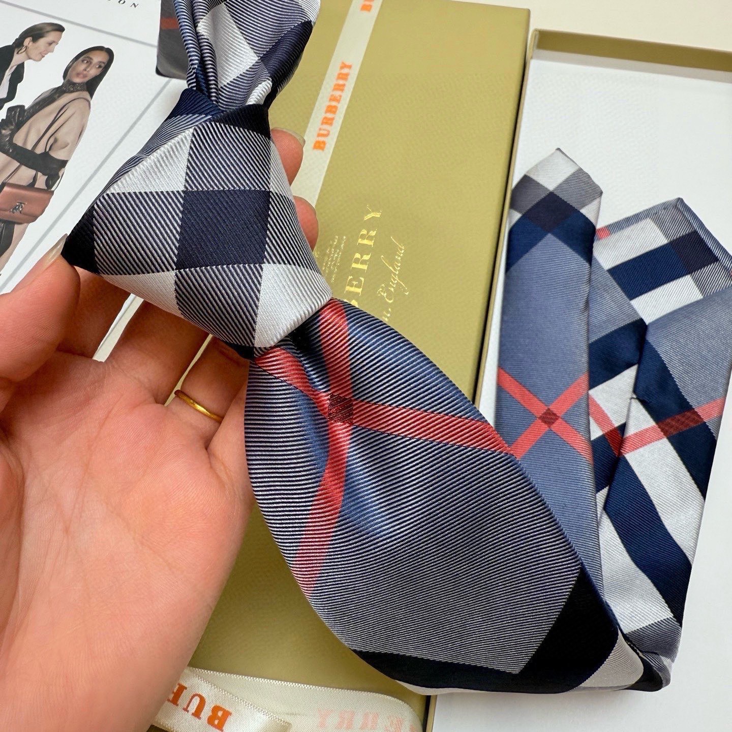 🌾巴宝莉专柜同步领带‼️巴宝莉稀有😻😻展现精湛手工与时尚优雅的理想选择，这款采用B家最具标志性的Vint