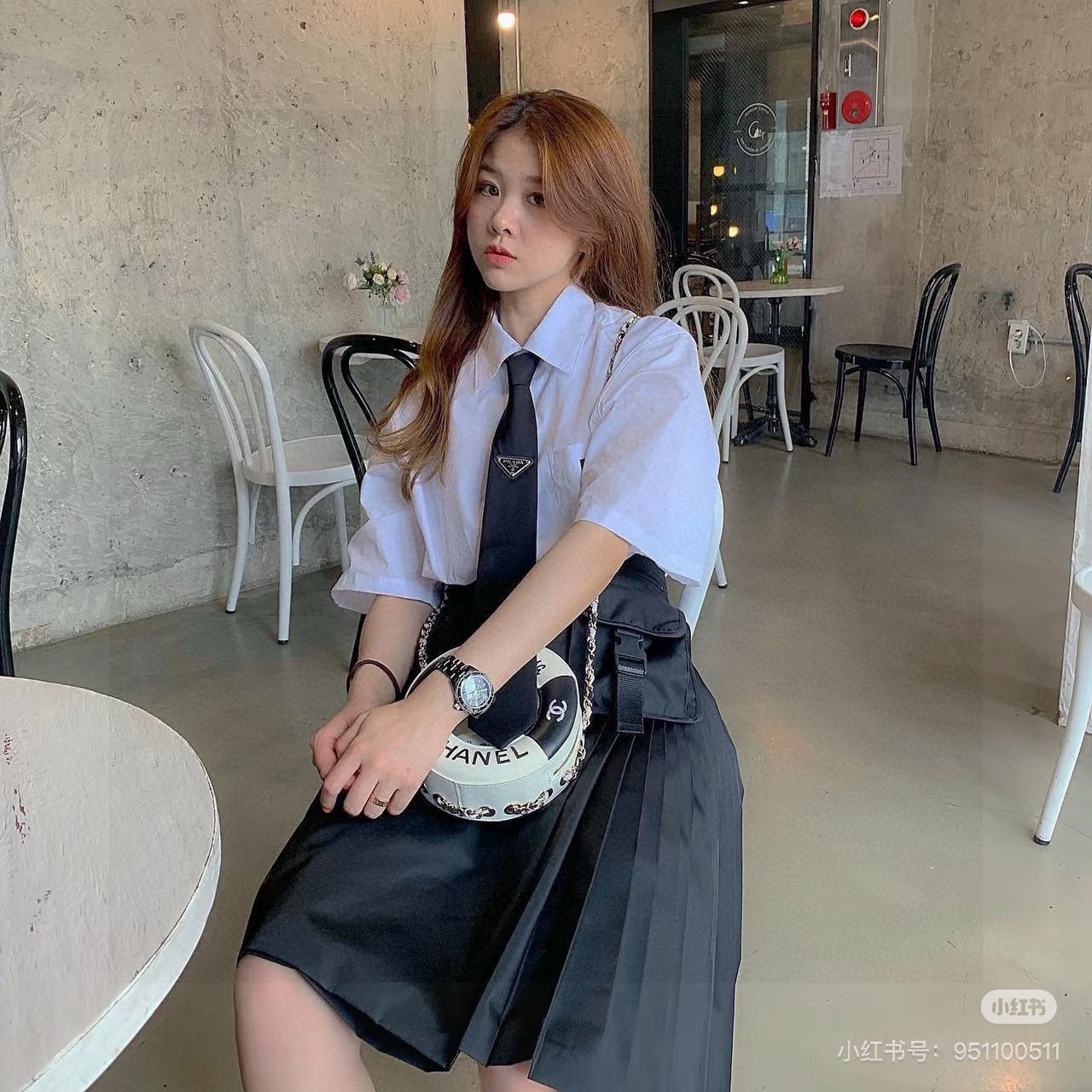 🌾P家经典领带中性款 Prada徽标领带，高端定制👑稀有😻😻展现精湛手工与时尚优雅的理想选择，这款采用P