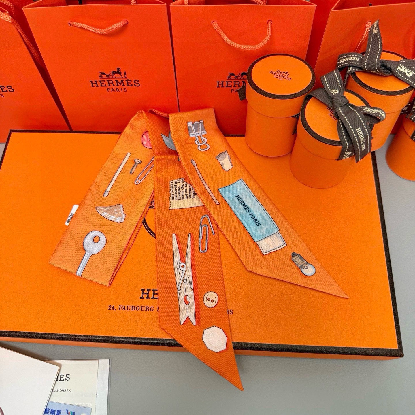Hermès Foulard Hermes « » Twilly — photo 7