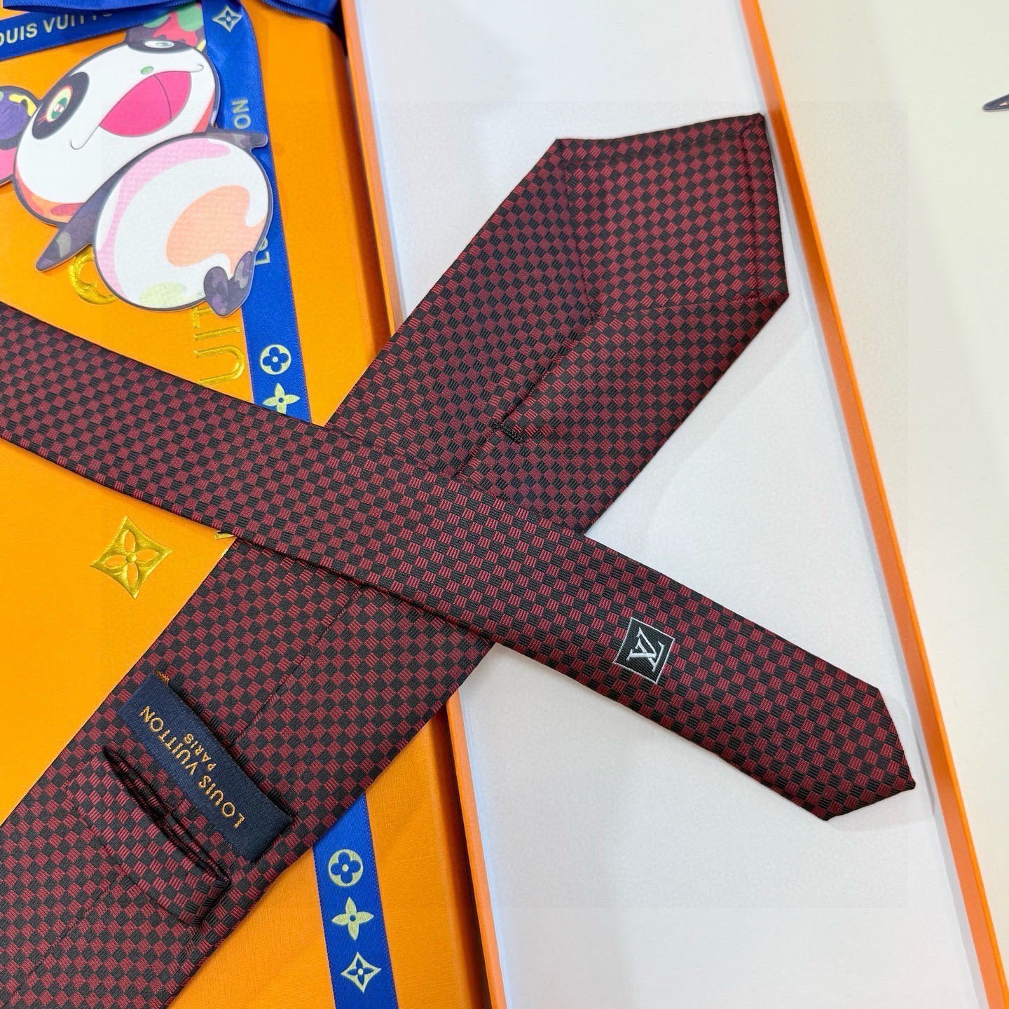 🌾男士领带系列【LV方格领带】👔👔，稀有😻😻展现精湛手工与时尚优雅的理想选择，这款领带将标志性的Dami