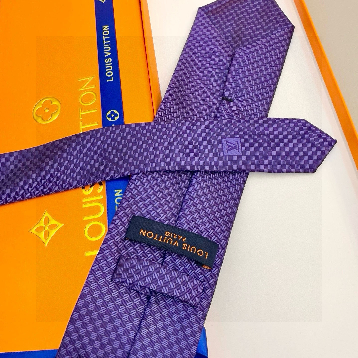 🌾男士领带系列【LV方格领带】👔👔，稀有😻😻展现精湛手工与时尚优雅的理想选择，这款领带将标志性的Dami