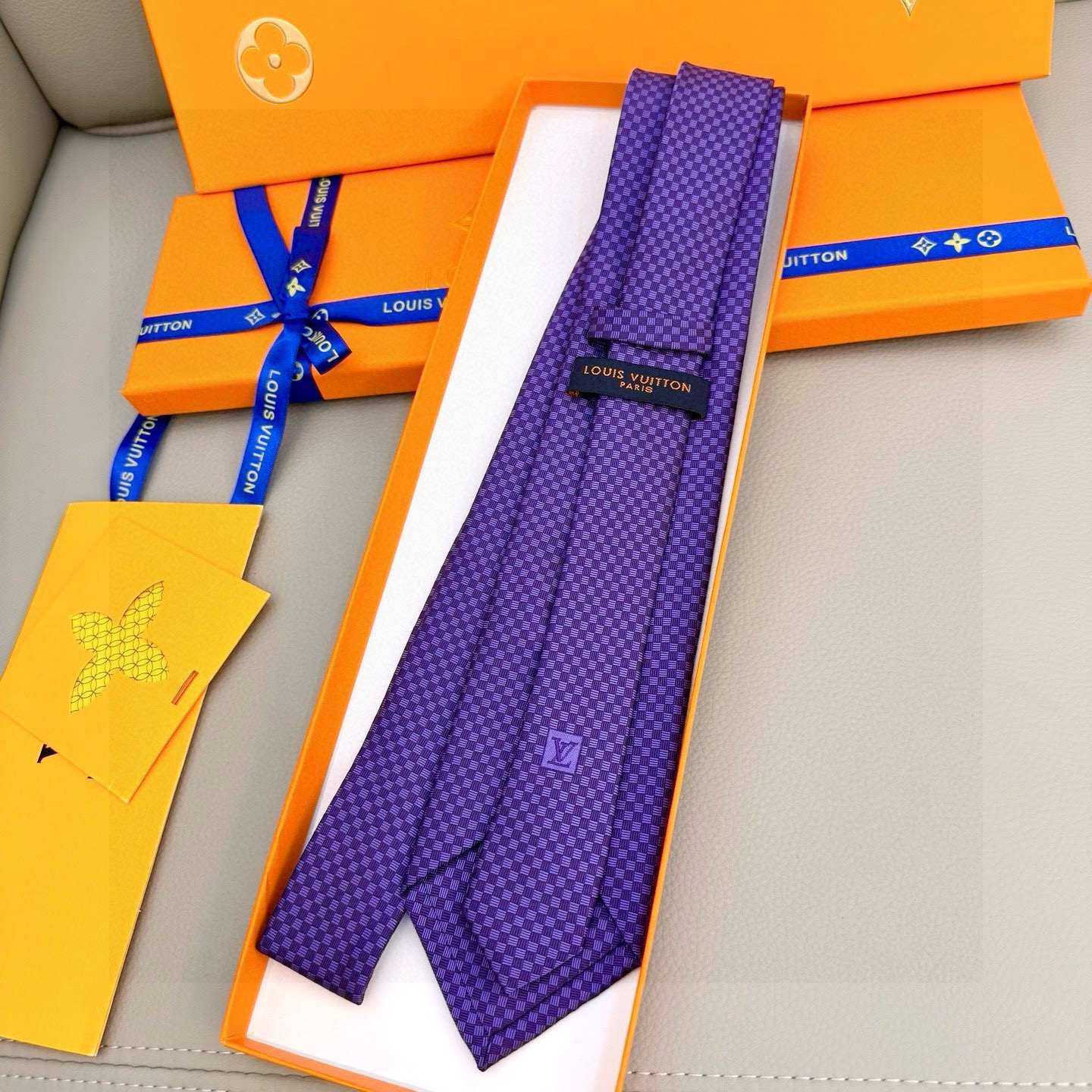 🌾男士领带系列【LV方格领带】👔👔，稀有😻😻展现精湛手工与时尚优雅的理想选择，这款领带将标志性的Dami