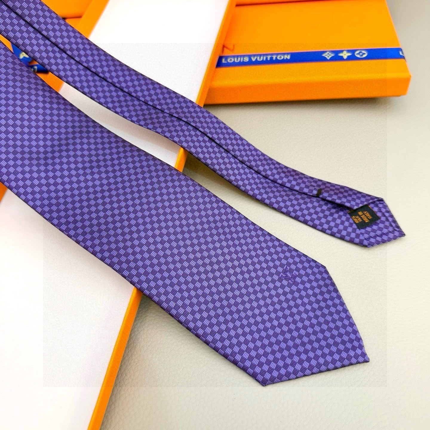 🌾男士领带系列【LV方格领带】👔👔，稀有😻😻展现精湛手工与时尚优雅的理想选择，这款领带将标志性的Dami