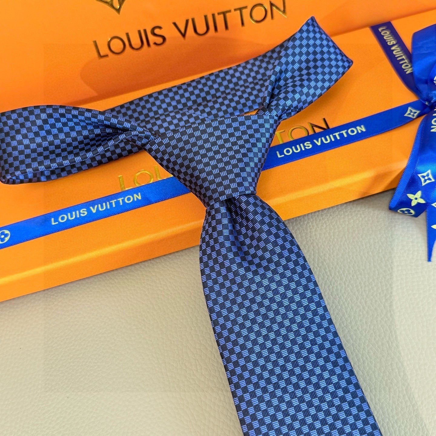 🌾男士领带系列【LV方格领带】👔👔，稀有😻😻展现精湛手工与时尚优雅的理想选择，这款领带将标志性的Dami
